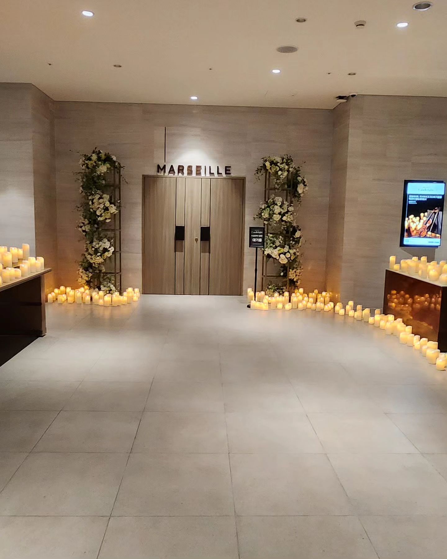 캔들라이트:히사이시조

머큐어앰버서더 울산에서하는 캔들라이트 공연 
저녁에 해서 남편과 함께 하진 못했지만 
큰딸램과 함께하는 데이트♡♡

히사이시조의 유명한 에니메이션 곡들을 
바이올린, 비올라, 첼로의 멋진 연주로 들을수있는 공연
들으면 다들 아~~하는 명곡들만 선곡해서 너무나도 즐거운공연 라포즈앙상블의 멋진 협주가 소공연장을 가득채운 기분좋은 공연 
다음에도 또 함께하고픈 공연

#울산 #머큐어엠베서더호텔 #캔들라이트:히사이시조 #라포즈앙상블 #울산맘 #날방맘 #세자매맘 #큰딸과데이트