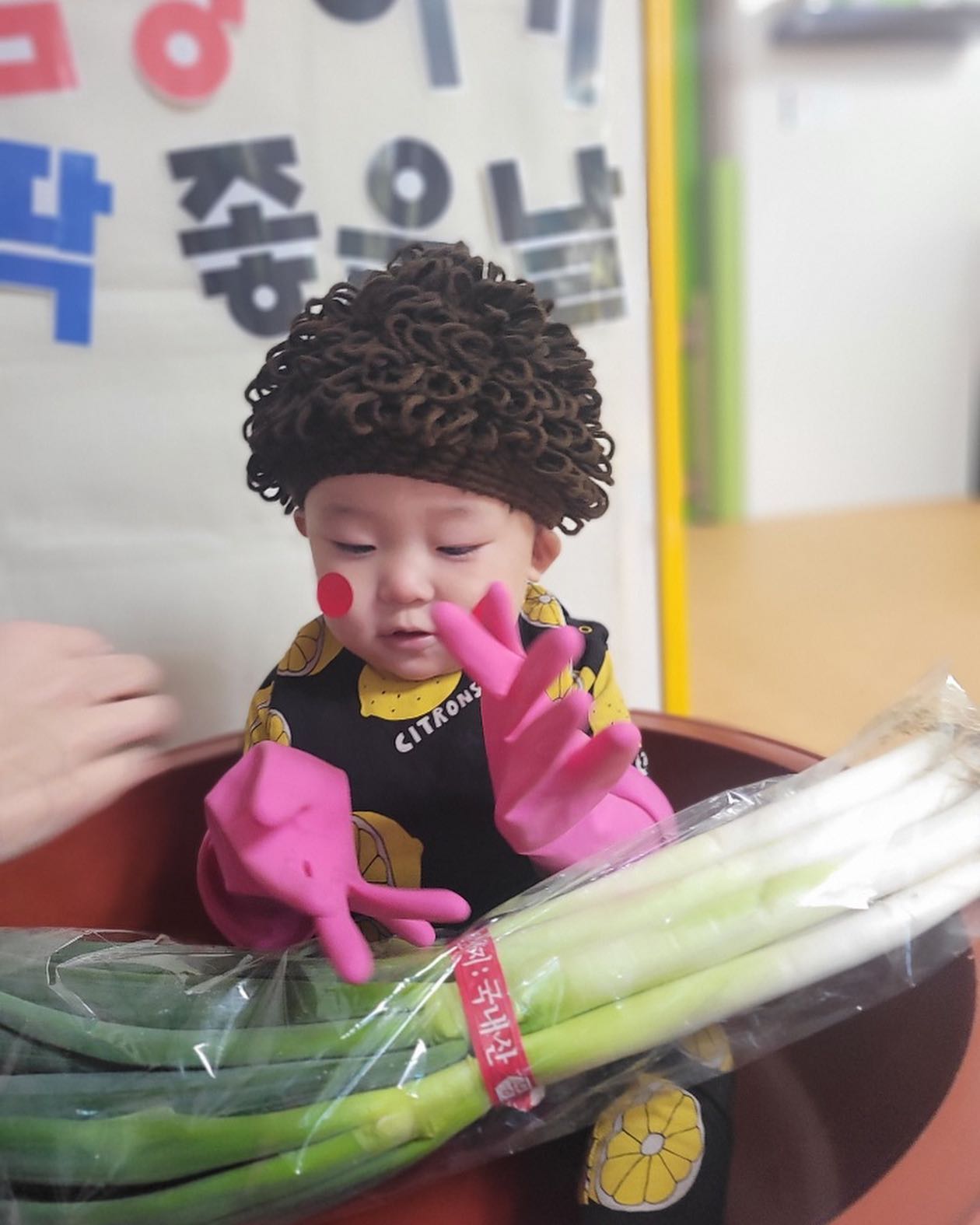 #김장김치 
#김장철#손맛
#인생첫김치담그기 

너무 귀여워🥹🥹🥹🥹🥹🥹🥹

어린이집이야^^

@문화센터필요있나요
나에게는 어린이집이 있는데 ㅎㅎㅎ

도치맘이구만...........😁😁😁😁😁

#사랑합니다선생님
#워킹맘소통
#워킹맘은다그래
#내새끼가젤이빠