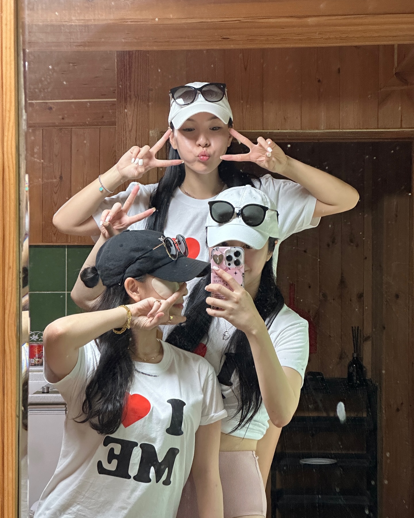 I ❤️ ME
단체티 맞춰 입고 1박 2일 시-땅 🔫💦

#배내골 #배내골펜션 
#계곡 #부산근교계곡 #물놀이