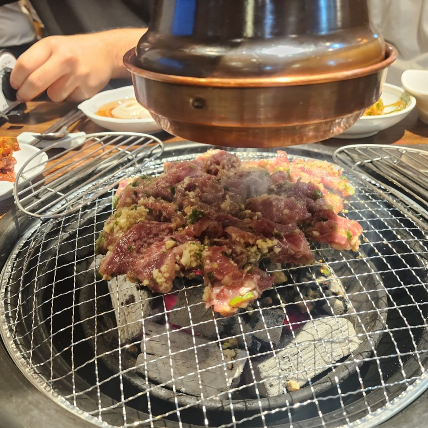 🐮고기 愛 진심 (고기애진심)🐮

마늘양념소갈비살

오늘 제가 소개해드릴 안산 사동 맛집은 “ 고기 愛 진심 (고기애진심) ” 입니다

단체모임도 많고 날씨가 추워서 그런지 길을 지나가면서 풍기는 음식냄새도 더 맛있게 느껴지는것같은데요
​
그중에서도 킹오브더킹은 고!기!냄!새!

#안산사동맛집, #사동갈비맛집, #사리역맛집, #사동회식장소추천, #사동단체예약추천으로 딱인 고기 맛집 입니다
싱싱한 고기와 다양한 샐러드바 음식들까지! 음료가 무한리필이고 명품 아이스크림은 진짜 사장님의 센스!!😆

🐮🥬🍦🐮

매장주소 : 경기 안산시 상록구 석호로 187 1층
영업시간 : 13:00 ~ 23:00
매장번호 : 0507-1354-9918

단체 이용 가능, 남/녀 화장실 구분, 예약, 무선 인터넷, 주차 가능!

#안산사동서포터즈 #안산시 #맛집 #안산맛집 #안산사동맛집 #사동골목상권 #사동맛집 #안산사동먹거리 #안산사동 #사동회식 #안산단체 #안산회식 #고기랑회랑 #숯불고기랑회랑 #고기랑회랑사동 #고기맛집