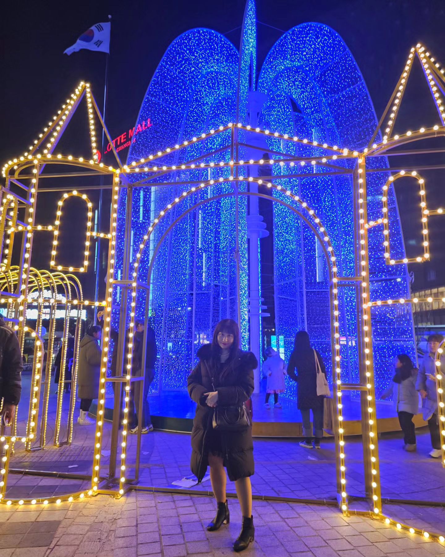 #첫줄안녕

Blue christmas .

.
.
.
.
.
.
#부산 #남포동 #크리스마스 #블루크리스마스
#christmas #tree #busan
#ootd #남이찍어준사진 #photooftheday #picoftheday
#좋반 #인친맞팔 #인스타키우기
#happyeverafter #💕