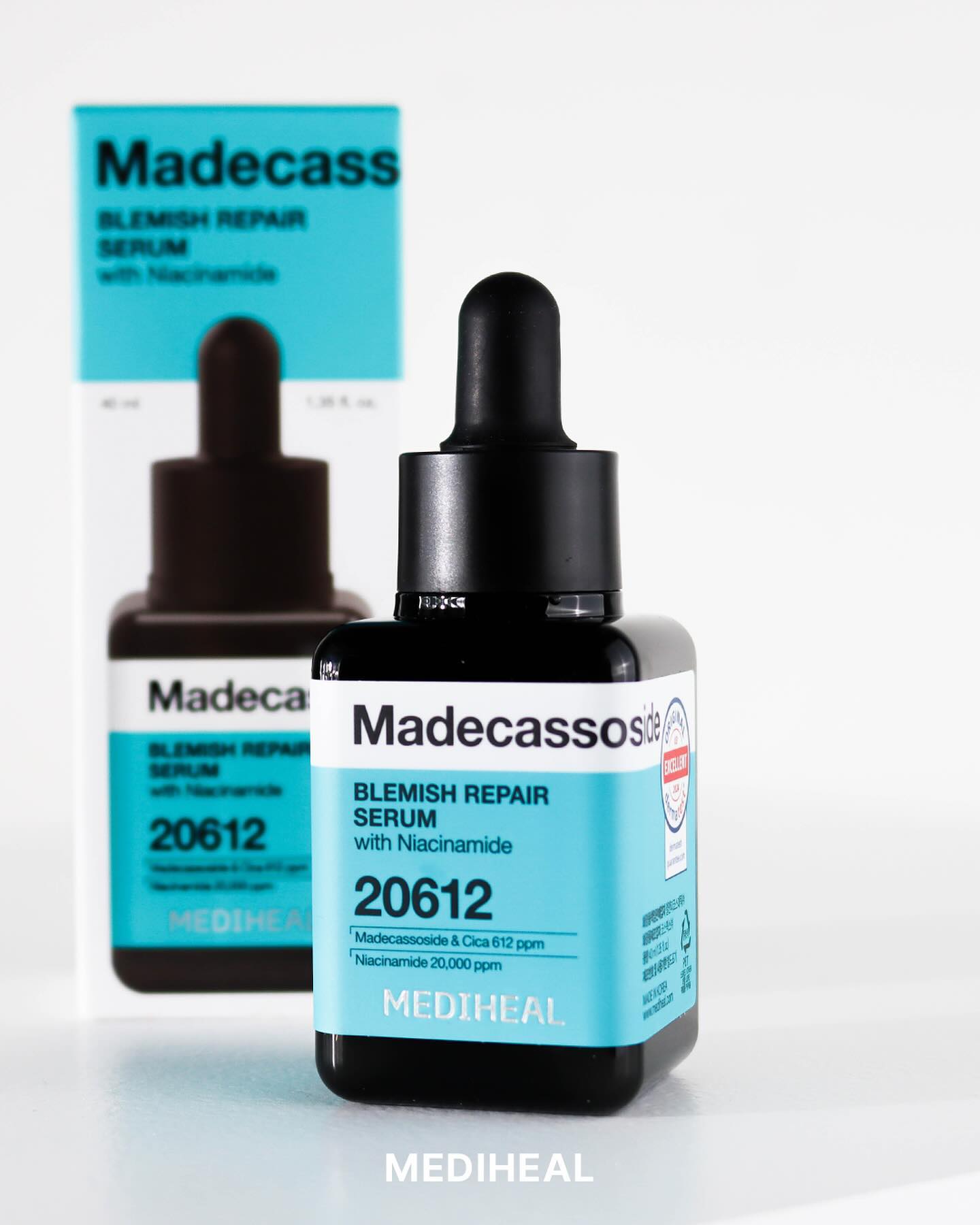 #광고 15gram.official
#메디힐 mediheal_official
-
오랜만에 들고온 후기!
2주 흔적 장벽 솔루션
#마데카소사이드흔적리페어세럼
-
착색흔적, 잡티, 트러블 진정등등
피부 고민이 있으신 분들이
사용하면 좋은 #흔적세럼 이에요!
마데카소사이드, 병풀추출물
나이아신아마이드등 세럼 한병에
가득 채웠더라구요!
-
촘촘하고 깊이있는 흡수공법이 적용되어
유효성분이 피부 속 까지 잘 전달될 수 있게
도움을 준다고 합니당!
엄격한 기준과 절차가 높은 더마테스트까지
인증을 통과했다니 믿고 꾸준히
사용할 수 있을 것 같아요!
-
요즘 피부트러블도 올라오고
건조해서 고민이였는데 꾸준히 사용하니
트러블도 잠잠해지고 매우 만족중이에요!
-
-
#올리브영세럼추천 #올리브영세럼
#15그램 #15그램뷰티 #15그래머