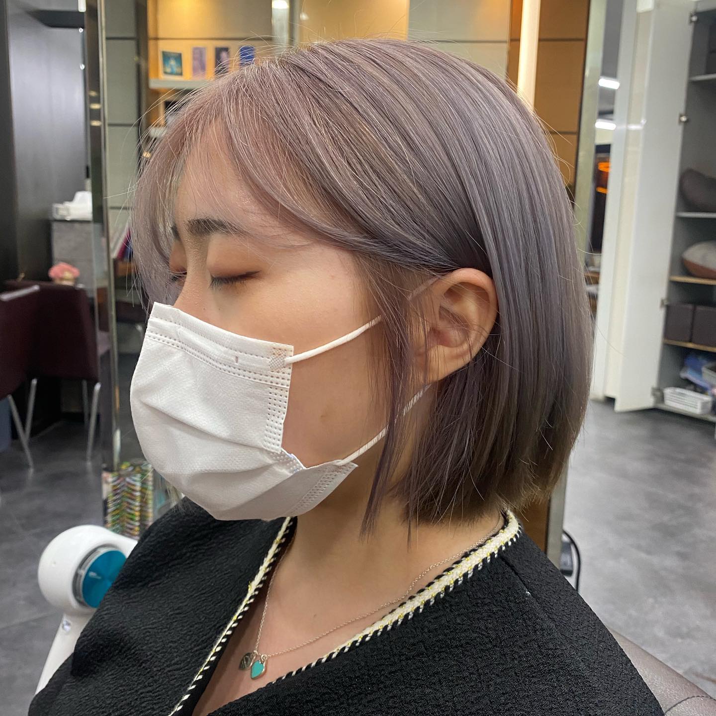 블랙빼기와 애쉬 베이지로 빠지기 위한 애쉬염색.. 😉
야근의 끝판왕!🌟
특수염색 할인 이벤트는 7월까지❤️