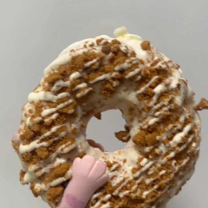 #협찬 쪼올깃한 도너츠 파는곳🍩 ‘서울도넛츠 석촌점‘
 
seouldonuts_seokchon

전반적으로 도넛 가격이 이천원대로
정말 착해요!

여러도넛 가운데
제 최애는 로투스 도넛🤎

맛도 좋고 간단히 포장해서 피그닉 가도 좋을듯

🥡배달전문점으로 배달 및 테이크아웃 가능 (홀 없음)

🚘한결모터스 옆 주차장 주차가능 
단체주문도 가능!
🥯베이글 오픈, 현재 배달메뉴로만 진행 중 

📍서울 송파구 가락로 2
🕰️09:00-20:00(일요일 휴무)
📞0507-1408-0476

meogsta 팔로우 하면 다양한 정보를 받아 볼 수 있어요!

-----------------------------------------

더 맛있는 정보가 궁금하다면🤍
meogsta
meogsta
meogsta

#송파디저트 #잠실디저트 #잠실도넛츠 #송파도넛츠 #잠실디저트카페 #송리단길도넛츠 #석촌호수디저트