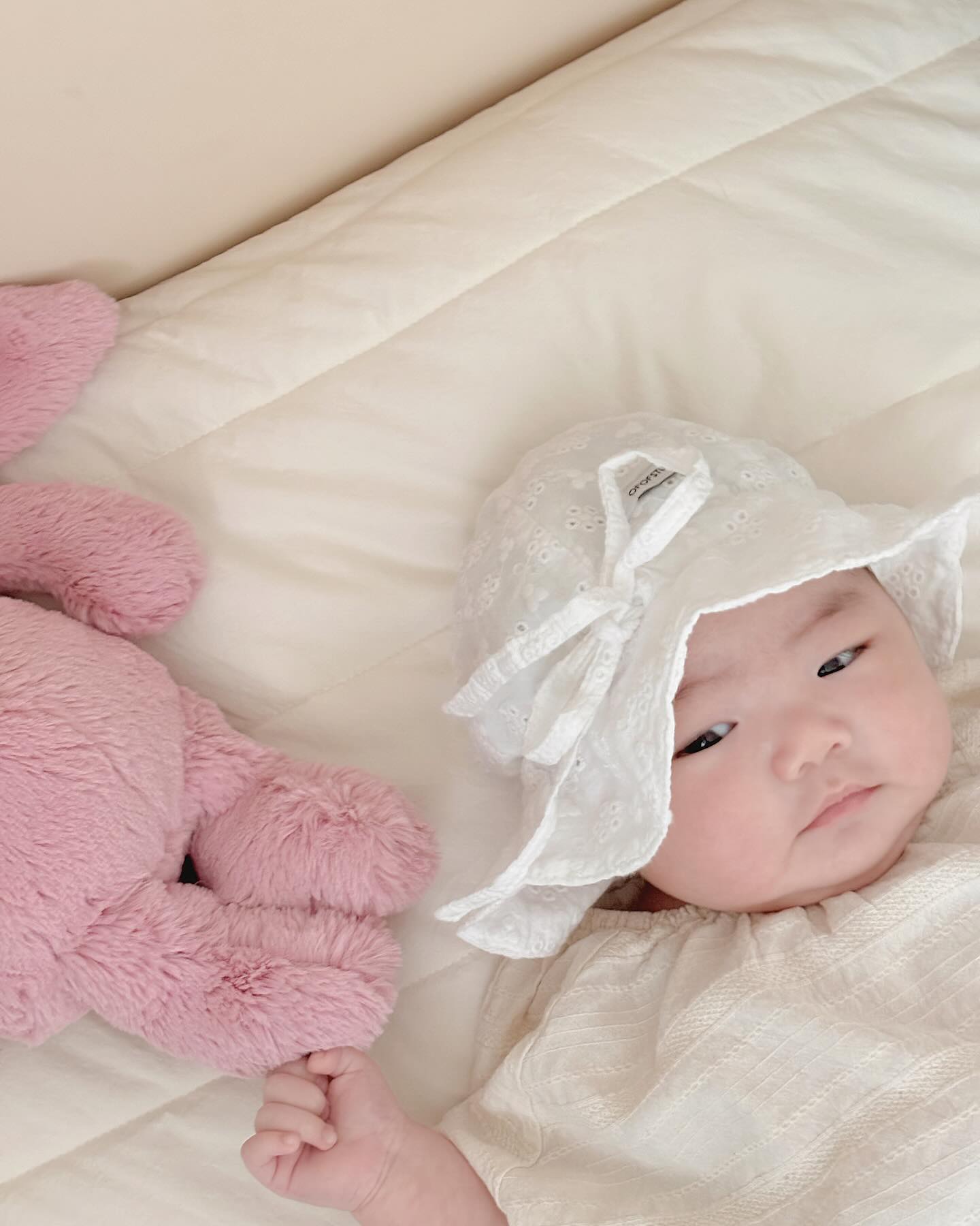 🤍
연후랑 신랑이랑 나랑 아침에 일어나자마자하는 일😘
연아보기 🥹💗

너무 이뻐...