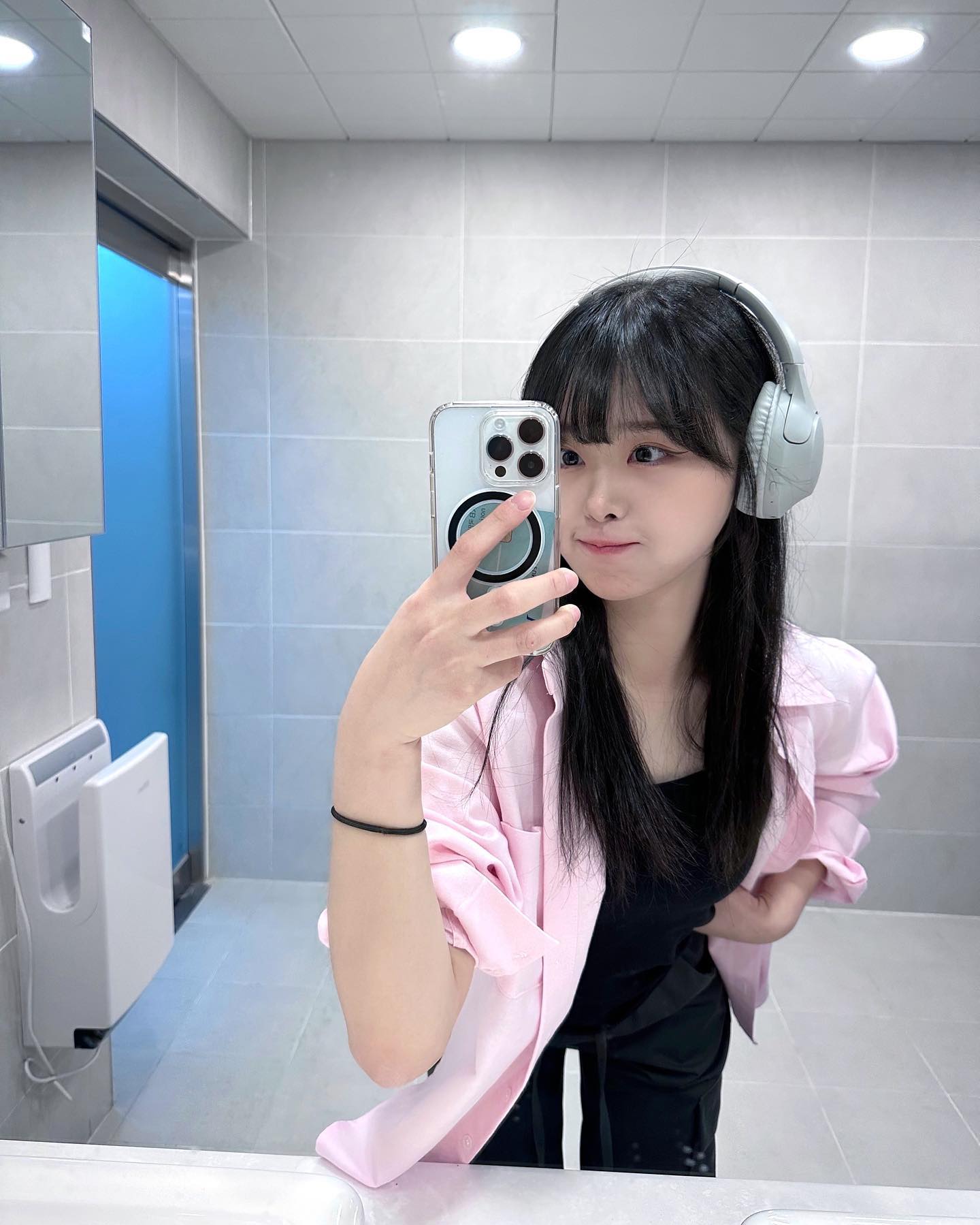 안 어울릴 것 같아서 계속 못 입다가 용기 내서 입어본 핑크색 셔츠👚