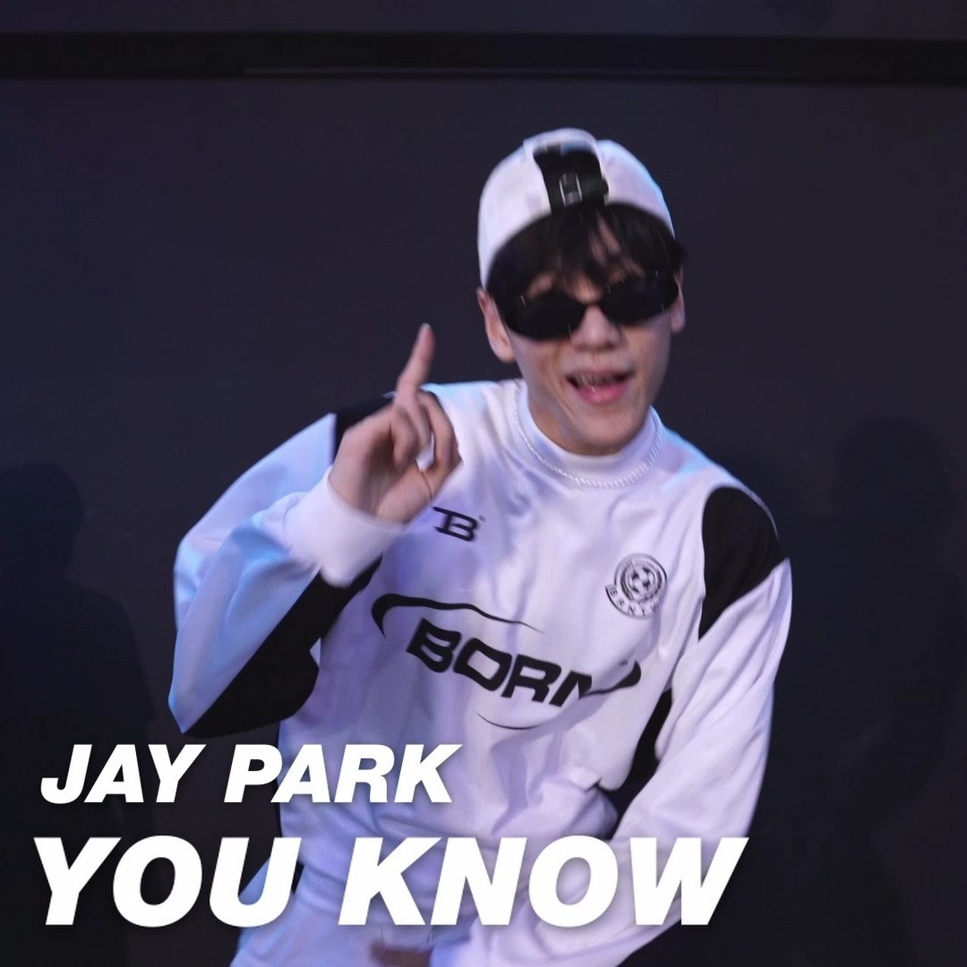 " 뻔하잖아 " 이제 와 왜 정색해? 🤫 moresojuplease 

자신감 넘치는 당당한 캐릭터로 짠 피스! 
간지 챙기는 선글라스로 남 눈치 안보는 느낌으로! 🔥

🧠 Choreography by kyo_hong__04_ 
🎧 moresojuplease - #youknow 
📍bkdancestudio_kr 

#kyohong #kyohongchoreography #박재범 #뻔하잖아 #jaypark