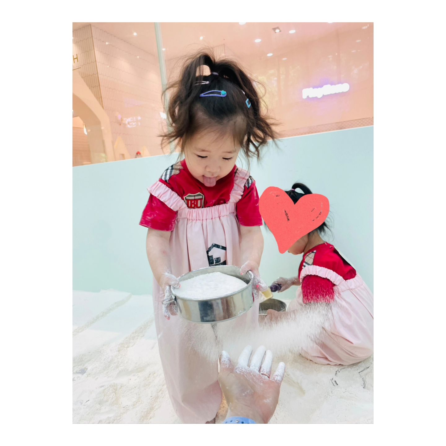 우리집 3호♥︎

#지우일상
⠀⁣

⠀
어린이집에서 다녀온 견학 
신나게 밀가루 가지고 놀고
쿠키도 만들고
재밌게 놀다 온 지우 '◡'

너무 즐거웠는지 집에 오자마자 쫑알쫑알~♥︎
⠀⁣
⠀⁣
•͈ᴗ•͈⁣
⠀⁣

#4살딸
#지우스타그램

#어린이집활동사진
#어린이집견학
#헬로가루야
#사진에서즐거움이느껴진다
#내새끼지만너무귀여움
#도치맘해볼까

#선생님수고하셨어요

♥︎