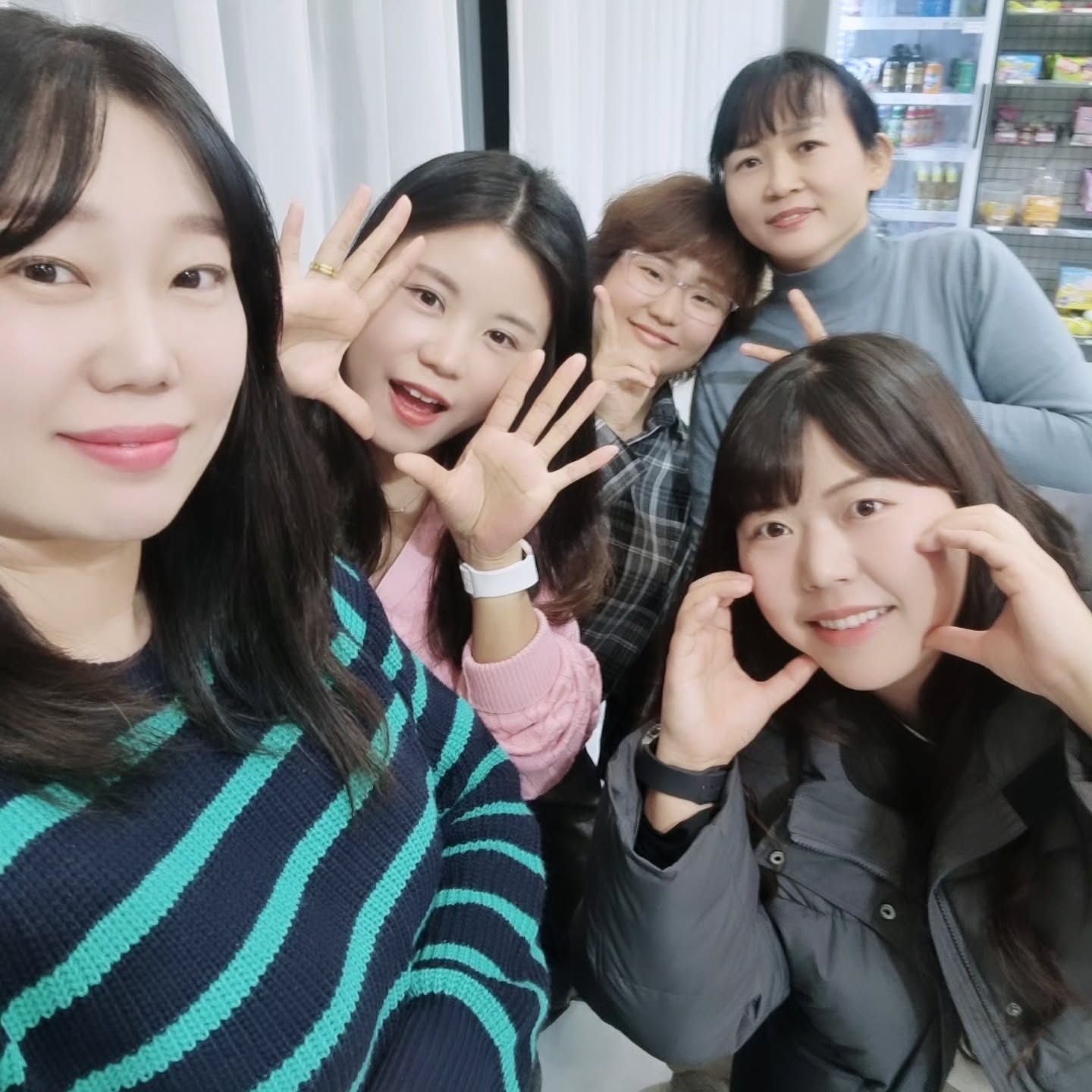 #신년회 #조동모임 #6년째조동모임 #하이키즈룸 
.
1년만인듯, 1년에 한번 다모이기힘든조동
올해도 좋은일 가득하자 모두 😊 
.
#이화조동모임 #돼지띠친구🐷 #키즈카페대관