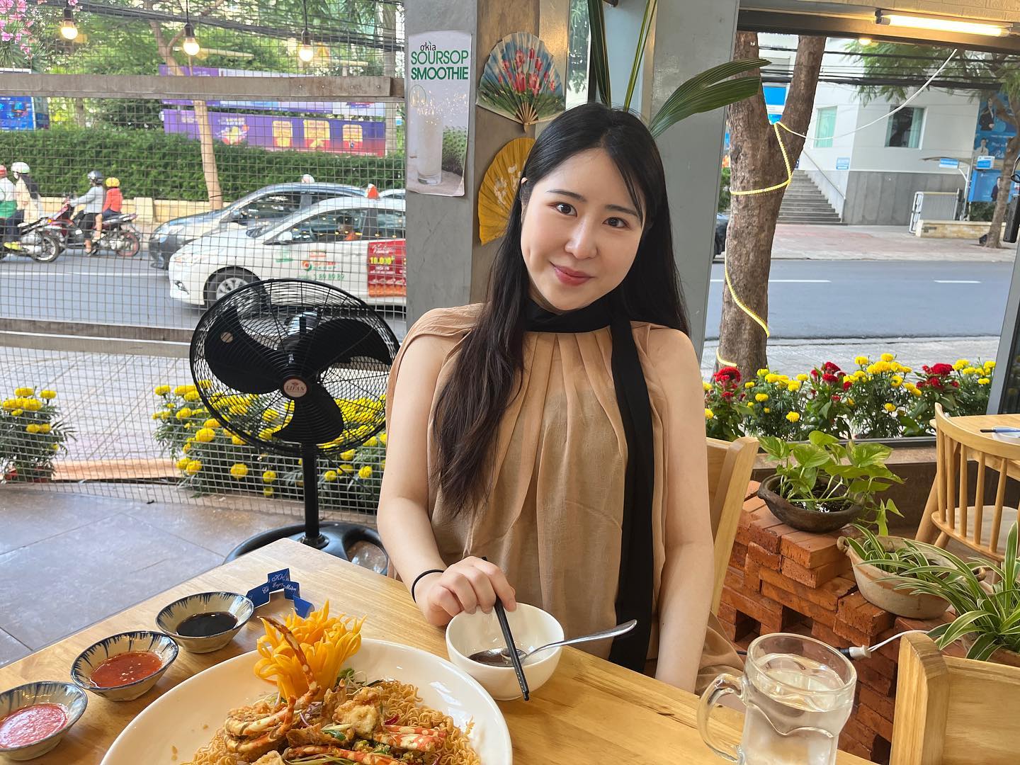 🦞

아무리 봐도 익숙해지지 않는 피스공쥬의 앵글😅

먹고 먹고 또 먹고..
이번주에 시댁가면 해산물 파티일텐데
일단 배에 가득 담아가 보는 중..꺄륵
.
.
:
#나트랑여행#루이쏭캉#나트랑해산물#나트랑맛집