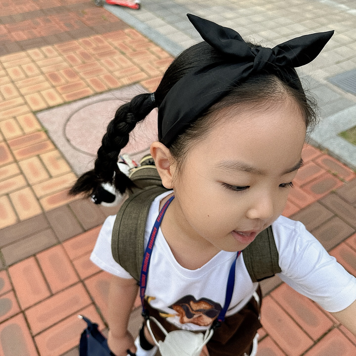 #오등완

나오면서 종이박스 버릴까 하니
무거우니까 아빠보고 하라해라곸ㅋㅋㅋㅋㅋㅋㅋㅋ♥ 

오늘은 박물관 견학가는날인데
박물관이 뭔지 모르지만 일단 신남
