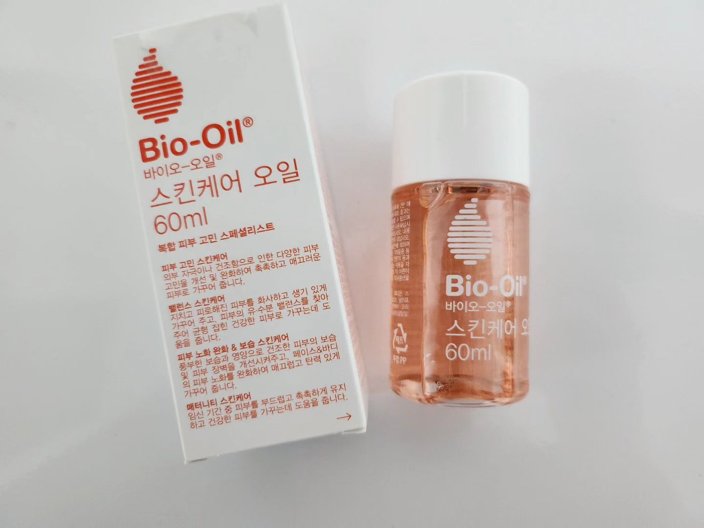 #협찬 🏷바이오오일 스킨케어오일 60ml

토너단계에서 촉촉하게 사용가능하고
메이크업단계에서 파데에 섞어서 윤광피부
연출도 가능한 바이오오일!

가볍고 산뜻한 제형으로
끈적임이 없어 흡수도 빨라요

▪️피부보습
▪️유 수분 밸런스
▪️노화 피부 완화
▪️매터니티 케어

얼굴&몸 어디든 케어가능

 #화해 #화해SNS리뷰단 #바이오오일 
#스킨케어오일 #멀티오일 #페이스오일