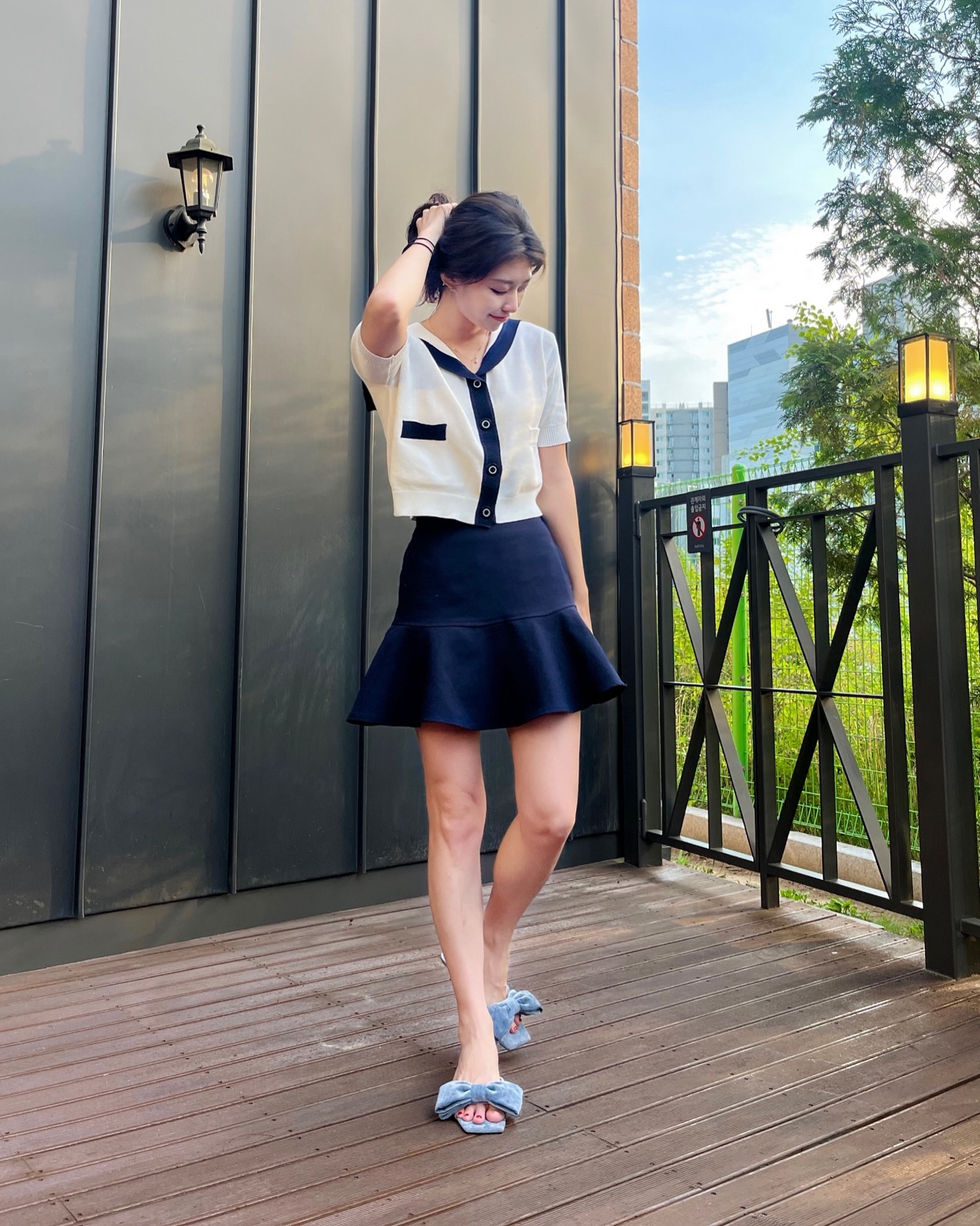 #협찬 
의정부 휴게소 화장실은 고데기랑 드라이기두 있다.,?

OUTER : Summer Marin Cardigan 
  썸머 마린 가디건

💙 시원한 터치감의 소재로 제작되어 여름에도 착용하기 좋음

💙 탄탄한 조직감과 숏한 기장감의 디자인

💙 단독 또는 단추를 오픈하여 아우터로 입기 적당

💙 퀄리티 높은 삼중링의 단추를 사용

💙 다른 컬러의 포켓으로 유니크한 무드 + 트렌디함

💙 마린룩을 연상시키는 세일러 카라

💙 제로스트릿 공식 홈페이지에서 단독 할인중🙌🏻

ZEROSTREET_KOREA
#세일러가디건 #마린가디건 #반팔가디건 #썸머가디건