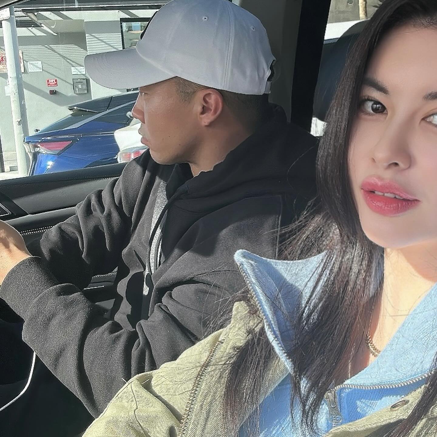바쁘다바뻐 현대사회
나보다 한 10배 정도 바쁜 루봉씨(?)
사진이 죄다 일하고 있네
많이 벌어서 다 나 줄라나보다^^

#본투윈 #봉두윈