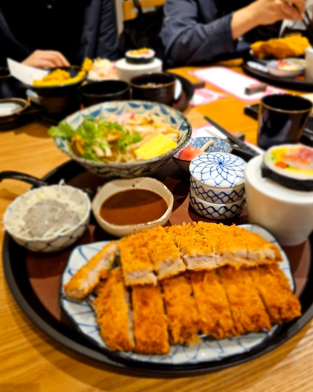 교제
ㅡ
⛪

#그럼에도불구하고 특송을 부르고..
맛있는 #식사교제

주일에는 서로 바빠 이야기할틈이 없었는데
이런 따뜻한시간 너무 즐거웠다💞

나도 #온화하게 아이를 키우고싶은 마음이 생겼음..

ㅡ

#따뜻한사람들 #만남은_늘_즐겁다 #배움의시간 
#왕십리상무초밥 #돈까스_가성비갑
