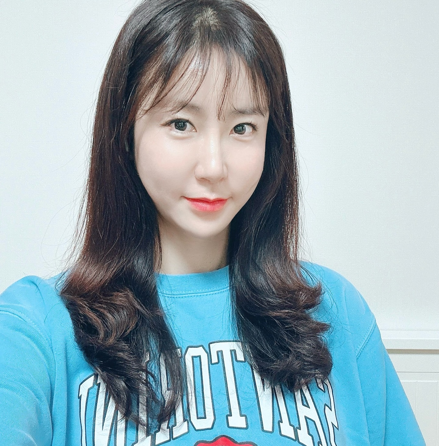 오랜만에 속눈썹 연장 했어요~!💕

c컬 다크브라운 10mm인데용~!!
예전에 11미리 했었는데 이번엔 좀 자연스럽게
10미리로 했는데, 우선 색상이 넘 고급져용 🥰

확실히 연장하면 이뻐보임 ㅎㅎㅎ
속눈썹 모가 되게 부드러운걸 쓰시는지, 
눈도 편안하네요~?? 오래가면 좋겠어요~~ ㅎㅎ

동네 가까우시면 방문해보세용~
꼼꼼하게 잘해주셔용~!!

원장쌤 완전 미인💕

.
.
.

#공항동뷰티샵 #김포공항속눈썹 #김포공항뷰티샵
#정뷰티살롱 #송정역속눈썹 #송정역속눈썹연장