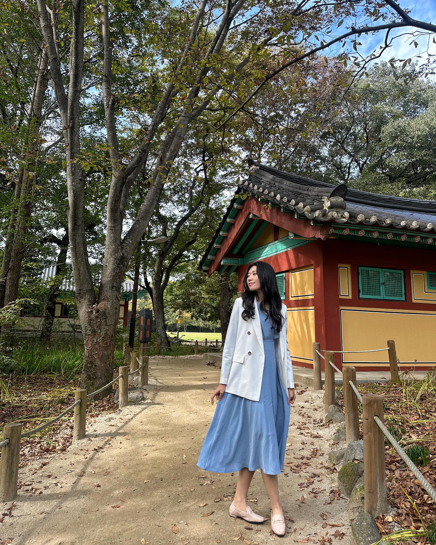 찍는 곳마다 화보처럼 나오는 곳🦦
흰자켓에 원피스 코디는 사랑이랍니당
바빠서 올릴게 한가득 밀려버림🥹

☑️ 여행 다니면서 이렇게 포토존이
많은 곳은 처음이라서 신나게 찍다가
휴대폰 배터리 다써서 집감🐣

☑️ 분위기 좋은 산책로, 한옥 건축물, 드넓은 잔디밭, 연꽃 단지, 팜파스, 코스모스 등 넓은 꽃밭이 있어서 볼거리 짱 많아용
- 10월 7일자 방문 사진입니다

📍 함양 상림공원 
📞 055-960-5756
경남 함양군 함양읍 교산리 1073-1
매일 00:00 - 24:00