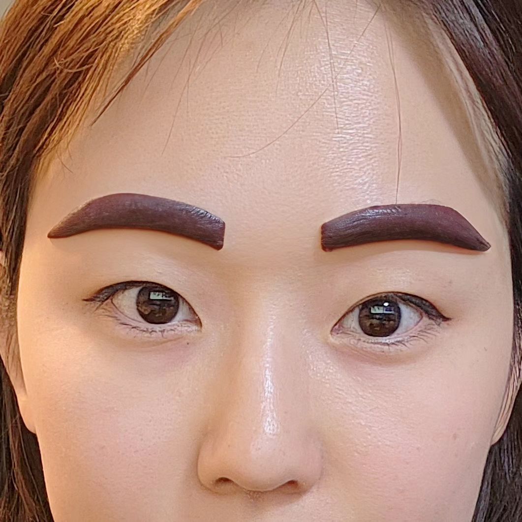 포토샵 AI 미쳤나 자연스러운 갈색의 아치형 눈썹 그려달랬더니 초코똥을 싸놨네