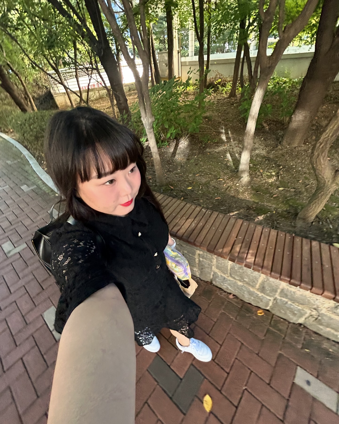 레이스원피스는 최애야🖤
오늘 발제 담주로 미뤄져서 담주 발제 2개 당첨😇

#ootd #dailylook #오오티디 #데일리룩 #출근룩 
#플러스사이즈 #플러스사이즈코디 
#빅사이즈 #빅사이즈데일리룩 
#プラスサイズ #プラスサイズコーデ #ぽっちゃりコーデ
