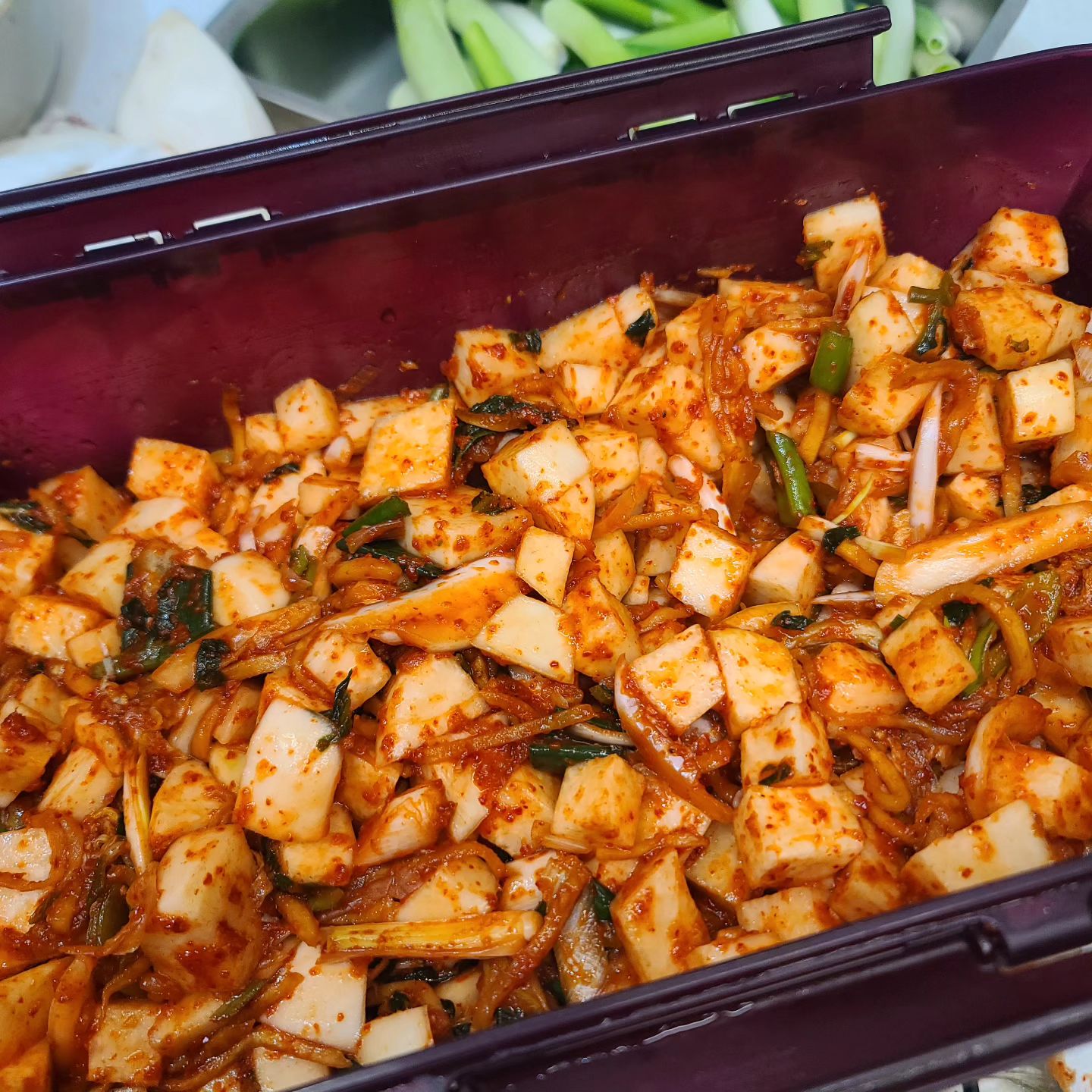깍두기 만들었다 휴 깍둑깍둑