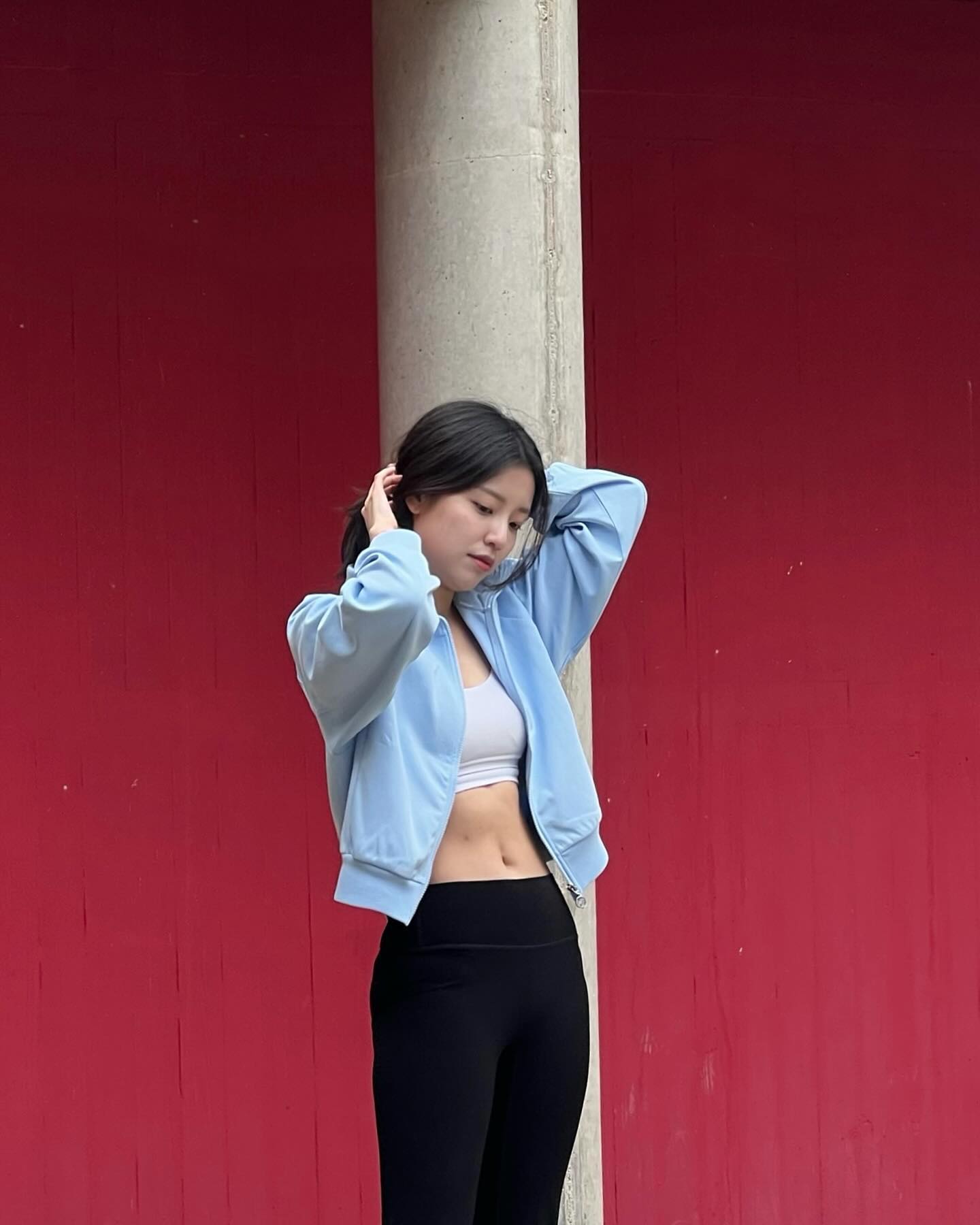#광고 newbalance newbalancewomen 
주말 산책룩으로 입어본 뉴발란스 신상 봄맞이 우먼스 집업🩵
운동하는 날에도, 일상 속 데일리룩으로 코디하기 좋을 듯••💙
투웨이 지퍼로 간절기 아우터와 이너로 다양한 연출 가능해요 💭
뉴발란스 우먼스는 몸매가 예뻐보이는 핏감과 깔끔하고 센스있는 디자인을 자랑하는거 알됴 .ᐟ.ᐟ 
뉴발란스만의 차별화된 품질로 이중직 소재를 컴팩 가공한 제품이라 세탁시에도 변형걱정 없답니다 🧺
#뉴발란스 #뉴발란스우먼스 #뉴운완 #맨투맨
#뉴발란스맨투맨 #오운완 #데일리룩 #뉴발 #뉴발집업