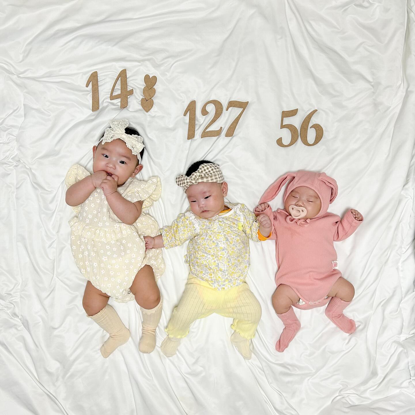 굠둥이셋 모였당 👶🏻👶🏻👶🏻

비슷한 시기에 태어난 아가들 덕분에 공동육아 🩵💙💜
쉴틈 없는 공육이지만 너무 즐거웡>_<!!!!

수원 이사와서 친구 하나 없었는데
복덩이 재하 덕분에 친구들 많이 생겨따아 🧡

누가 왕자야~~?
우리 째수니 공주들 사이에서 놀았네 히히히

#공동육아 #수원맘 #육아일기