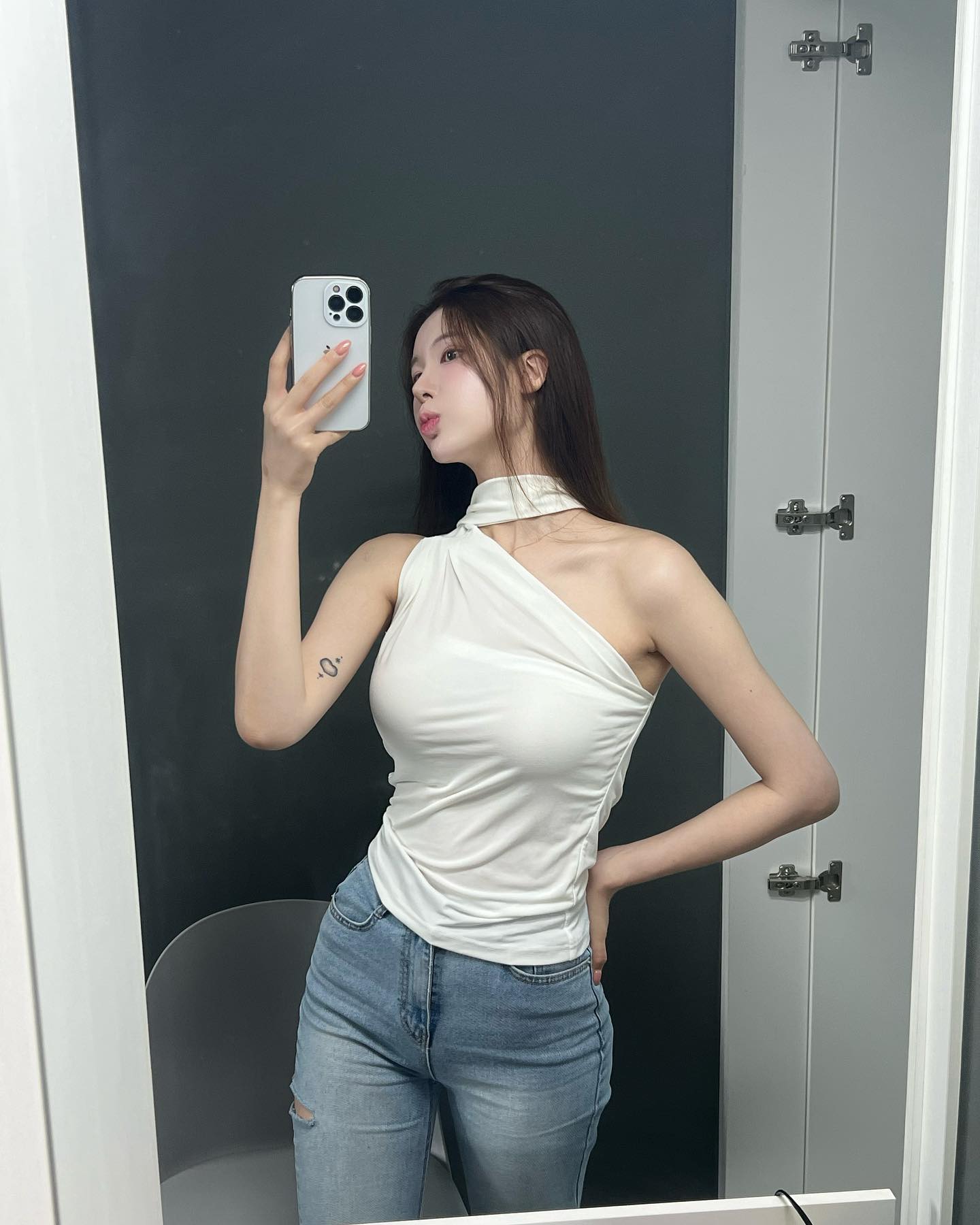 어쩌다 보니 많넹 ㅎ꾸뀨ㅎㅎ
드레스룸 조명이 좋아서 🤍 …더보기