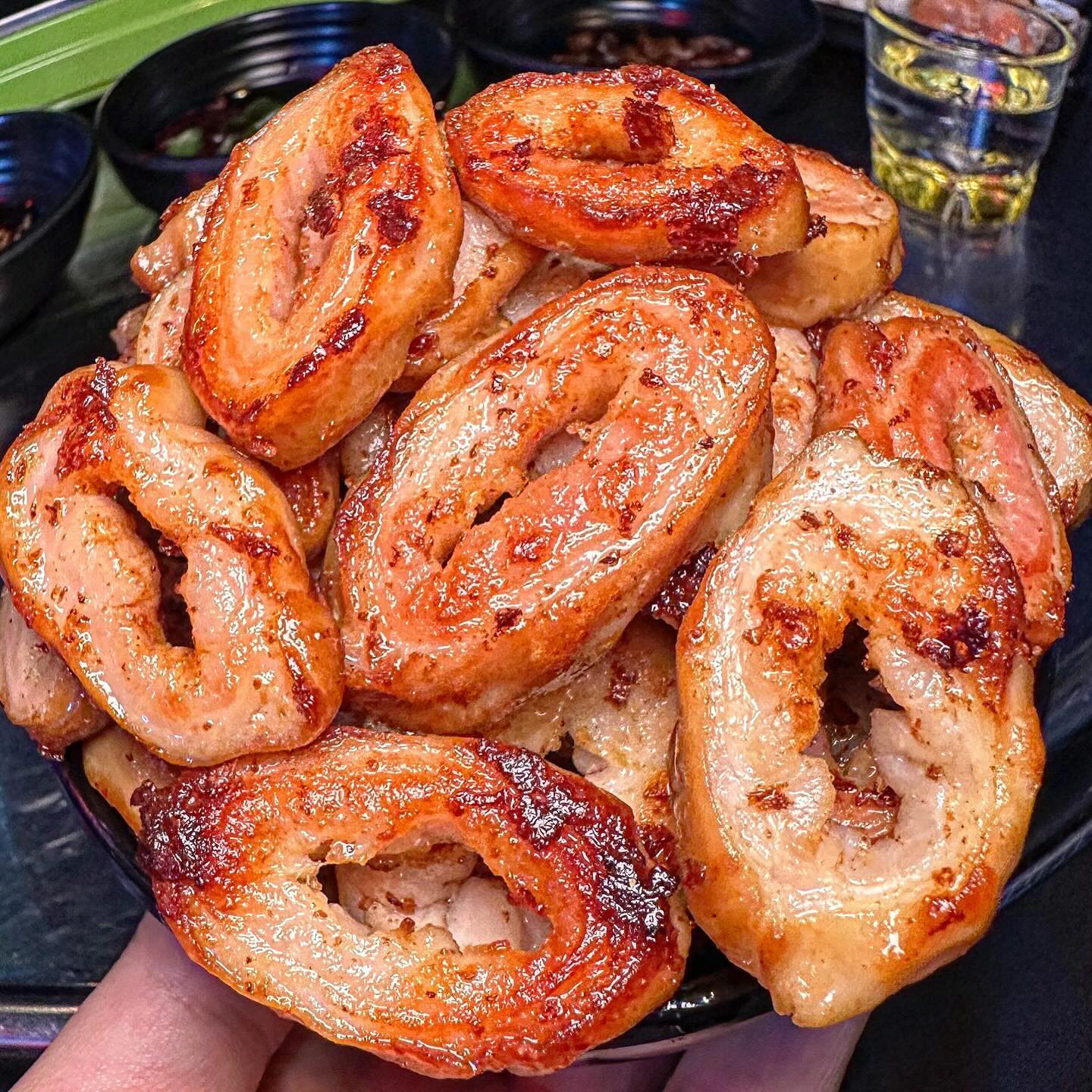 우야지 여기 존맛탱인데!! 카면 거 가자!
@@ 사투리 잘쓰는 대구 친구 태그하기

강남역 한복판에 있는 대구맛집
친절하고 정겨운 분위기라 편안한데
실패없는 안주들까지 너무 좋은 곳
특히 다른 곳에서 없는 특별한 주류
제로투소주가 있어 꼭 가야하는 집

#워너비대구

👉뭉티기
👉대구막창
👉동인동찜갈비
👉반고개무침회
👉제로투소주

주소 : 서울 강남구 테헤란로1길 28-5
시간 : 16:00~01:30

어서오세요 대구광역시 입니다.
전부 대구음식들을 파는 곳이에요.
막창부터 뭉티기, 부침회에 납작만두까지
대구사는 친구랑 가도 좋으니 꼭 가보세요.

#뭉티기맛집 #막창맛집 #강남역술집

막창 좋아하세요?
