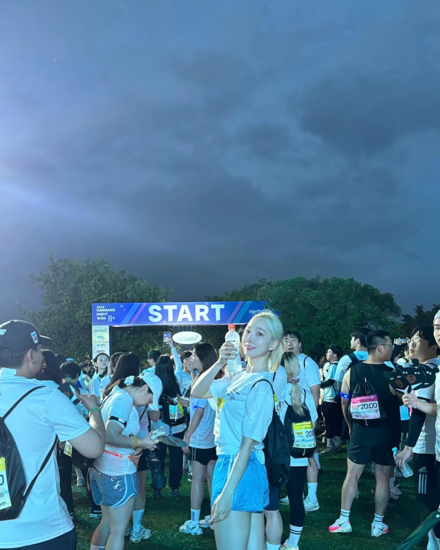 드디어 올리는 한강나이트워크 🏃🏻‍♀️‍➡️🏃🏼‍♀️
내 러닝메이트 다혜랑 15km🏅

#한강러닝 #한강나이트워크