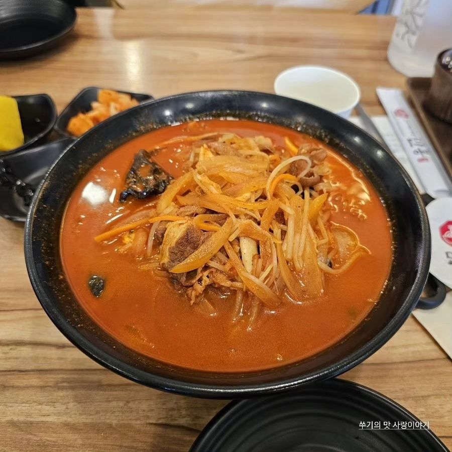 오늘닽이 추운날
뜨끈하게 매콤 얼큰하게
짬뽕 한그릇 먹고싶네요.
또생각나는 고기짬뽕
#용인짬뽕맛집
#고기짬뽕전문점만홍 
#고기짬뽕 
#깔끔한국물맛