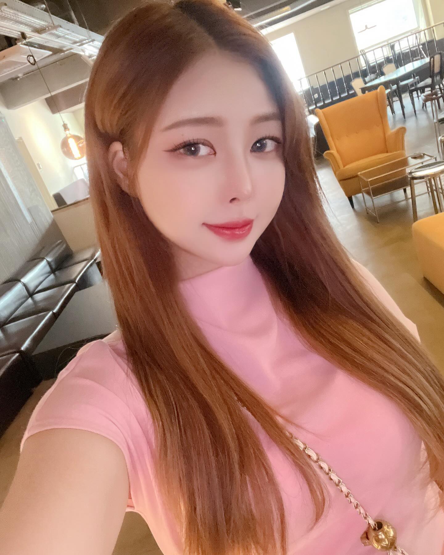 행복은 어디 있는 걸까 
행복이 전리품이면 좋겠어 
뺏어서라도 가질 수 있다면 욕심날 테니까
.
.
.
#소통해요우리 #팔로우백 #팔로미 #팔로우반사 #노래추천스타그램 #글귀스타그램 #감성글귀 #짧은글 #글스타그램 #글귀 #글귀그램 #얼스타그램 #얼굴스타그램 #얼반 #거울샷 #셀카투척 #ffff #korea #kotd #ootdmagazine #fypシ #followers #fashionstyle #오늘의코디 #커피 #전포동카페거리 #부산 #전포까페거리 #전포카페거리카페 #전포동카페