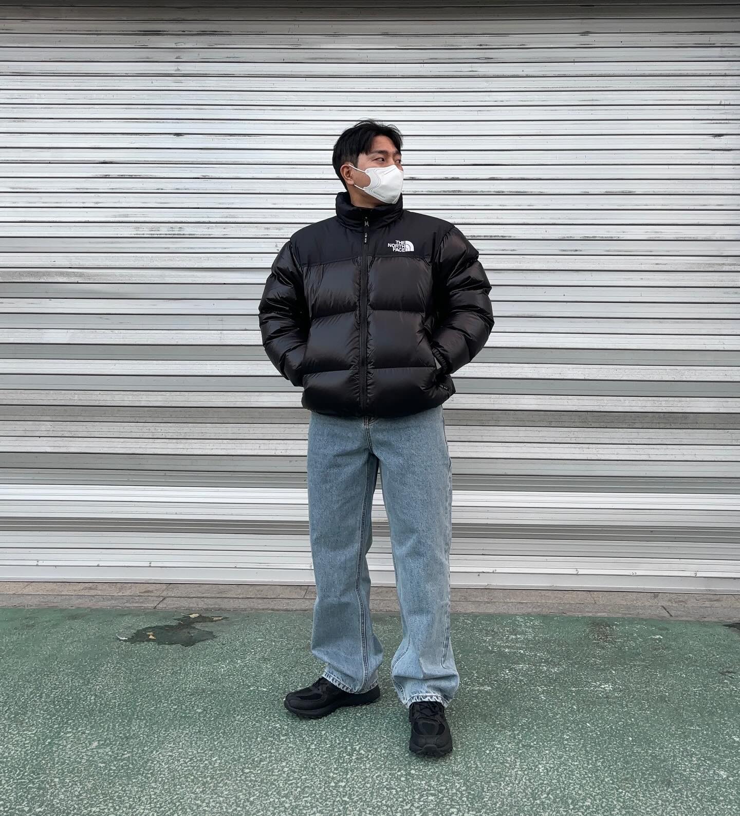 📸 #협찬
⠀
ofjoy_official 
[오브조이] CONCH 슈즈
⠀
✔️기본적인 올블랙에 디자인이 포인트 및 디테일 부분이 좋아서 어느 데일리 룩에도 맞춰 입기 좋았습니다.
⠀
✔️밑창은 푹신한 쿠셔닝 좋은 인솔로 제작해 오래 걸어도 발이 편했고, 측변 TPR 디테일을 통해 안정적이고 견고하게 발을 감싸 착화감 부분이 좋았습니다.(마지막 사진 신발 디자인)
⠀
✔️사이즈는 제가 발등이 높아서 반업하는데 딱 여유있고 좋았습니다. 혹여나 보통 발이시면 정사이즈 추천합니다‼️
⠀
⠀
#오브조이 #콘치 #CONCH #블랙신발 #신발추천 #데일리슈즈 #데일리슈즈추천