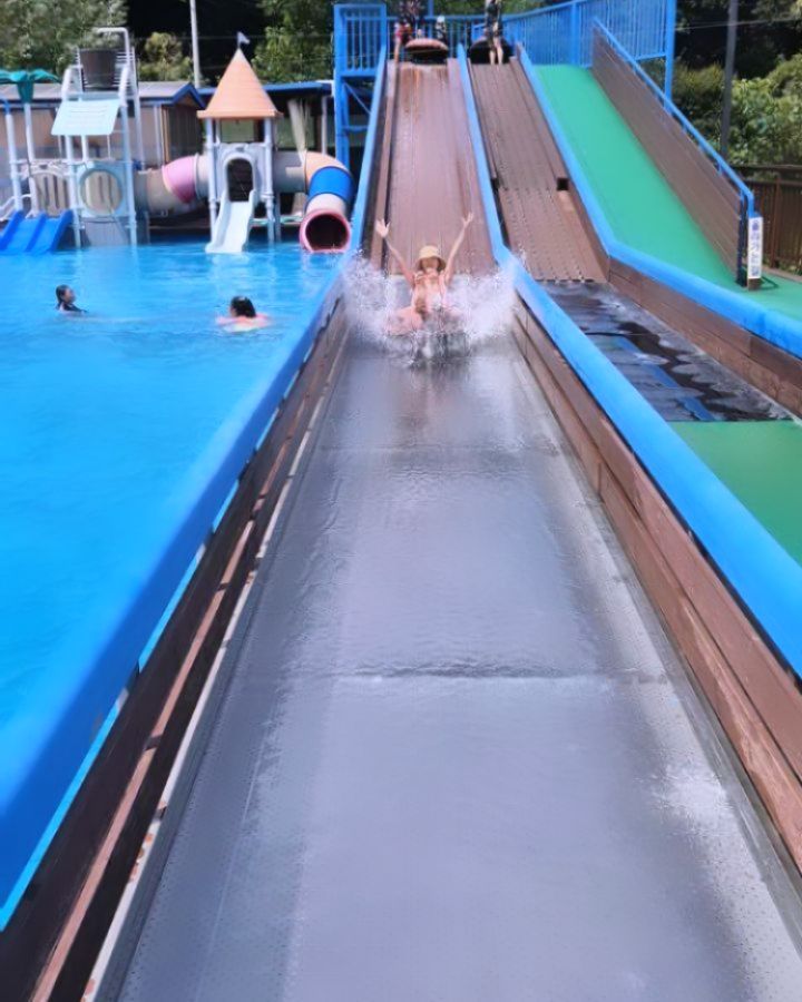 우리가족 여름휴가 막바지 즐기는중🛝🥽✨️

매년 여름되면 꼭오는곳
수영장이 진짜 최고임 🩳🩱🏊‍♀️🤽‍♀️ 

오늘아침에 미친근육통에 시달려서 수영장을 또 못들어갔지만 내년을 기약하며 🙏

#휴가스타그램 #물놀이 #물친자의하루 #수영장펜션 #가족스타그램 #가족여행 #육아스타그램 #육아소통