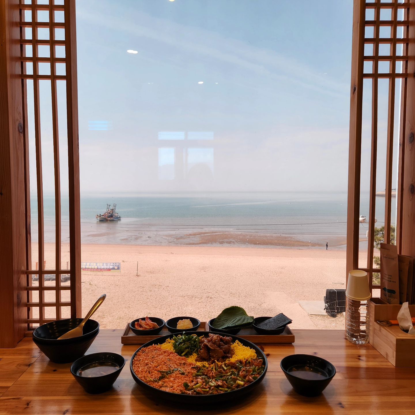 왕산해수욕장 바로 앞에서 먹는 꼬막3종세트🤍
육회 비빔3종세트도 다음에 먹으러가야지

노을진 해변가 보면서 밥먹을수있는곳!!!

#조만간식당 #왕산해수욕장 #을왕리해수욕장 #조만간식당을왕점 
#꼬막 #을왕리 #뷰좋은식당