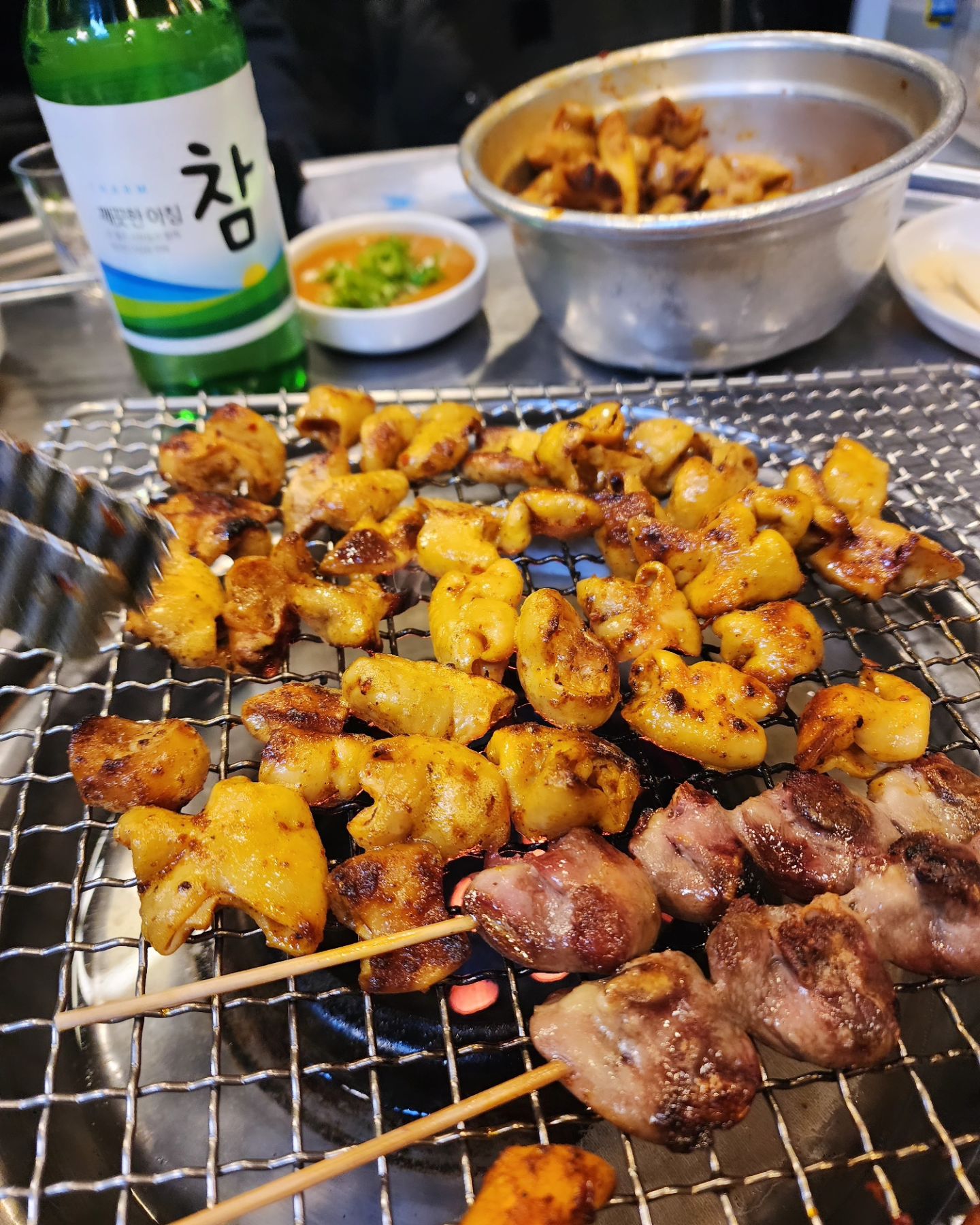 대구 안지랑 곱창골목 곱창앞산막창🧡
곱창 한바가지랑 염통이랑 참소주 with 연탄불
안지랑 곱창골목의 수많은 곱창집들 중 원픽
연탄 초벌구이에서부터 끝까지 연탄으로 구워먹을 수 있어
10년 넘게 안지랑에 곱창먹으러 항상 여기가기!
연탄불에 구워먹는 곱창이랑 염통이랑 최고😋
계란찜까지 남김없이 야무지게 먹고 2차 꼼장어행

#곱창앞산막창 #안지랑곱창골목 #대구맛집
지역맛집은 ‼️NO협찬‼️내돈내산 후기로 올립니다
.
.
.
.
.
#안지랑 #곱창맛집 #대명동맛집 #대구남구맛집 #맛집스타그램 #맛집탐방 #맛집투어 #맛집 #술집 #대구여행 #술 #술안주 #소주 #안주 #맛도리 #야식 #먹스타그램 #먹스타 #맛스타그램 #오늘뭐먹지 #술스타그램 #먹팔 #먹팔해요 #먹스타맞팔 #먹팔맞팔 #먹팔환영