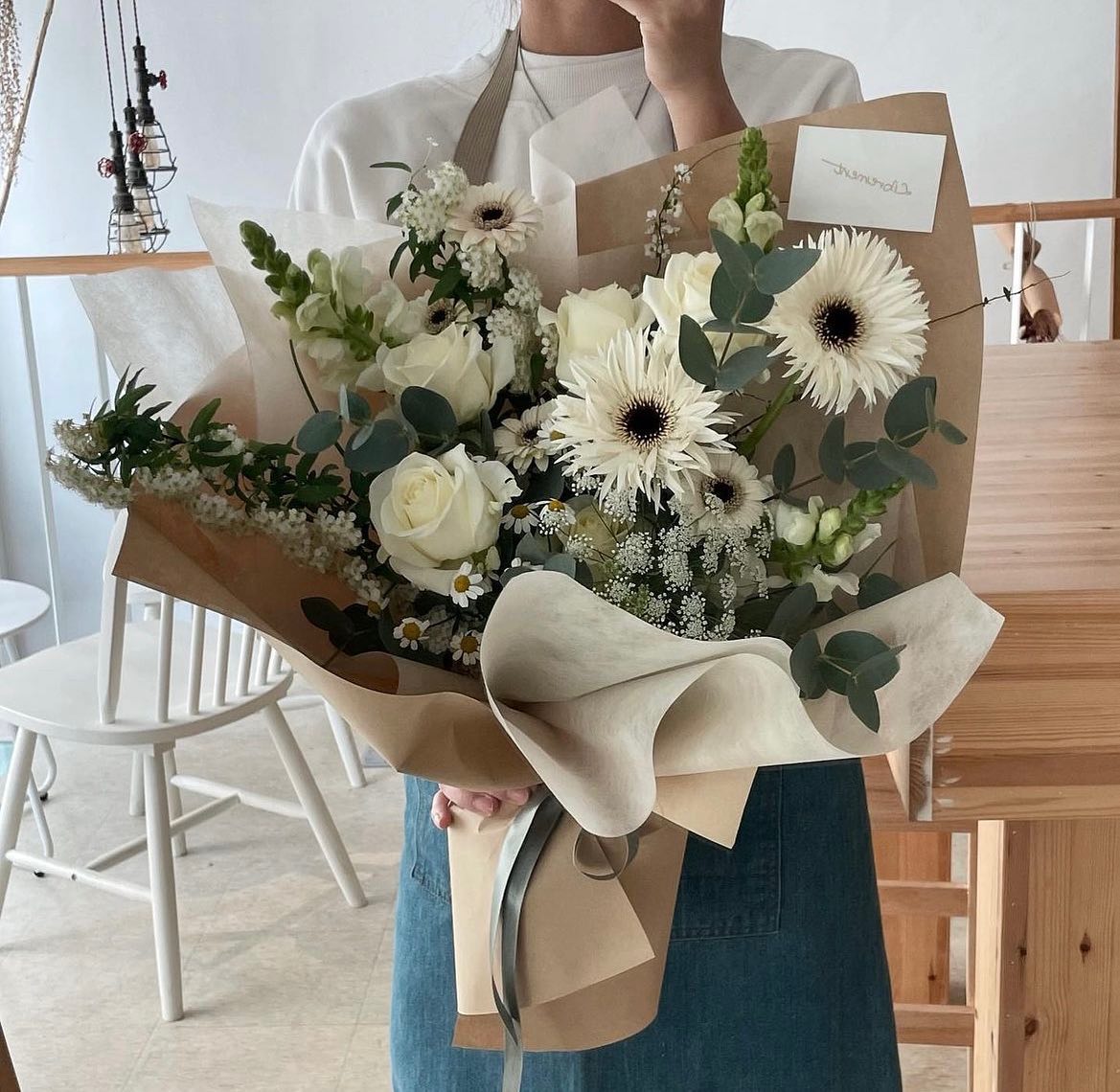 .
#리브르멍플라워
.
세상 이쁜 선생님이 만드는
세상 이쁜 꽃🌿
리브르멍 최고 🫶🏻
.
_librement 
#리브르멍#다산꽃집#다산플라워샵#다산플라워클래스