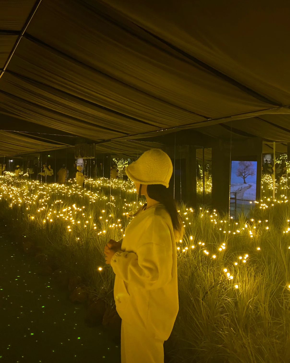 제주 애월에서 다녀온 국내 유일의 지역콘텐츠 전시장
jejuholicmuseum 제주홀릭뮤지엄🍊
.
제주의 유명 콘텐츠를 모아 5까지 테마로 꾸민 스토리텔랑 전시구성이라 🙌
귀염뽀짝한 포토존이 많고 아이부터 어른까지 라이트아트, 팝업전시, 설치미술 ,체험등 다양한 볼거리 즐길거리가 있어서 가족,커플 모두가 만족할 만한 전시장이에요❣️
.
인생샷 건지러 제주홀릭뮤지엄 방문어때요!?
.
🍊제주홀릭뮤지엄
제주시 애월읍 평화로 2835
⏰️09:30-18:00 (연중무휴)
.
cogi._.v 팔로우 후 빠르게 여행정보 받아가세요🙌
.
.
#제주홀릭뮤지엄 #제주도 #제주여행 #제주여행코스 #제주핫플레이스 #제주전시장 #제주아이랑가볼만한곳 #제주비오는날가볼만한곳 #제주포토스팟