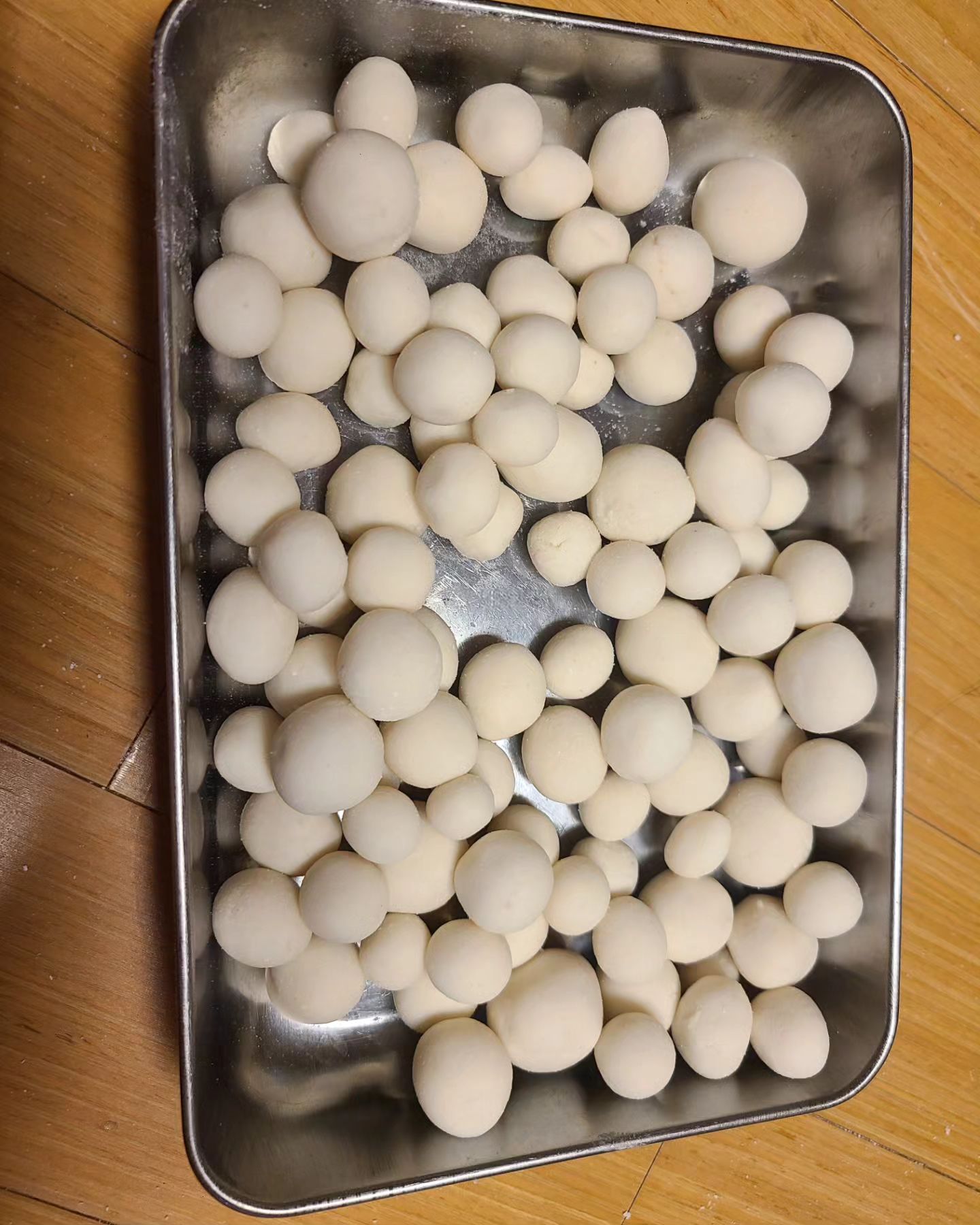 #다린이네밥상🍚 
#동지
습식건식 찹쌀사고 
찹쌀로 만든 #새알심 
크기는 다 다른이유는 애들하고 해서 
물 끓여서 뜨게 한뒤 팥 삶은거 조금이랑
 갈아서 끓여주니 완성!!
맛있다고 해줘서 고맙습니다 ㅎㅎ
#처음했는데 #동지팥죽  #새알심좋다
