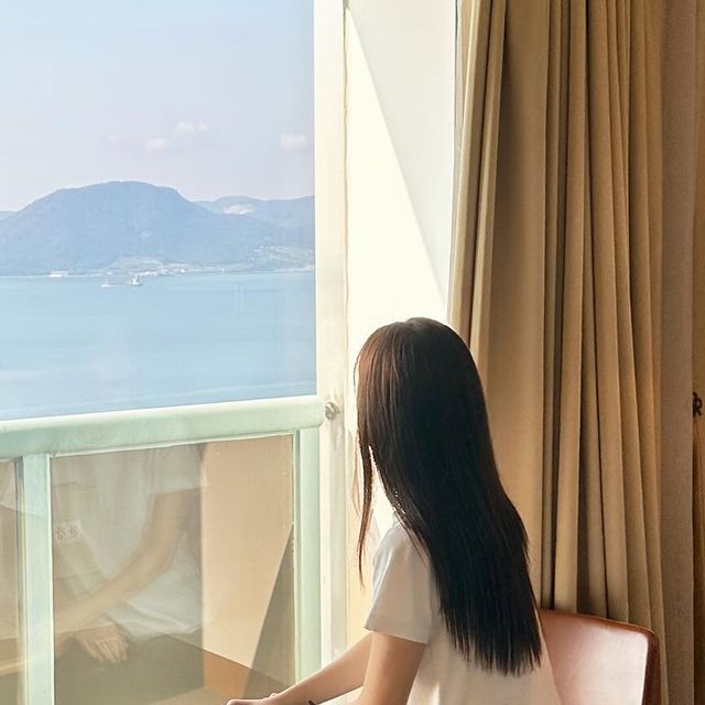 주으니 | 패션 on Instagram: "#광고 @lahan_hotel 가을 여행은 라한에서 🍁 목포에는 남도의 맛과 가을을 즐기기 좋은 스팟이 잔뜩 있는 것 알고 계신가요? 단풍과 함께 산책하기 좋은 유달산과 바
