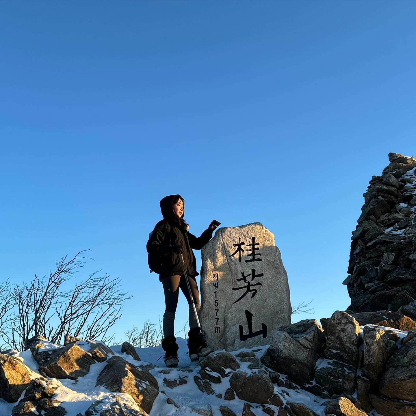 계방산 상석이와 눈사람들 🗿☃️
.
.
.
.
🗓️ 23.02.11
⛰️ 계방산
📍 운두령 쉼터 - 정상 - 운두령 쉼터 [ 왕복 4시간정도 ]
🚗 주차 : 운두령쉼터 _운두령로 1243

운두령 쉼터에 있는 화장실이 처음이자 마지막 화장실이지만 관리가 전혀 안되어있음😞

#강원도 #계방산 #눈꽃산행 #겨울등산 #일출산행 #등산  #설산 #등산그램 #등산스타그램 #등산하는여자 #상고대 #운해 #운두령 #오대산국립공원 #운두령주차장 #아이젠 #스피츠 #필수 #눈사람