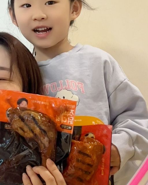 문새봄대표 (주)바디멜로디 예술교육원 대표 썸머마스터 on Instagram: "#협찬 왕크니까 왕맛있네요? 교X, 지코X 에 간장을 납품하는 삼화 식품에서 런칭한 치킨브랜드 #아라치 #직화 #닭다리 먹
