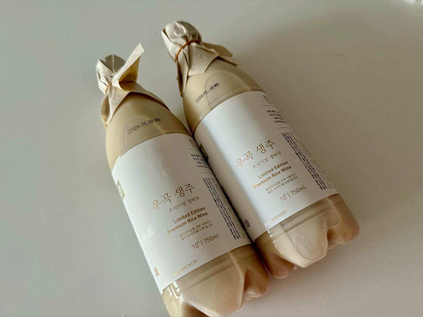 [협찬] [광고]

좋은 기회로 먹어본 배혜정도가 막걸리 🍶

탄산도 적고 단맛도 적어서 미숫가루 먹는 느낌!!!

엄청 걸죽해서 쭈욱 들어가서 두병 순삭…😳
단맛 싫고 탄산 적고 진정한 막걸리를 먹고싶으면 강추!!!

 #프리미엄막걸리 #우곡생주 #걸쭉한막걸리 #전통막걸리 #무감미료 #배혜정도가 #리뷰어스 #협찬 #국내산막걸리 #막걸리 #막걸리추천