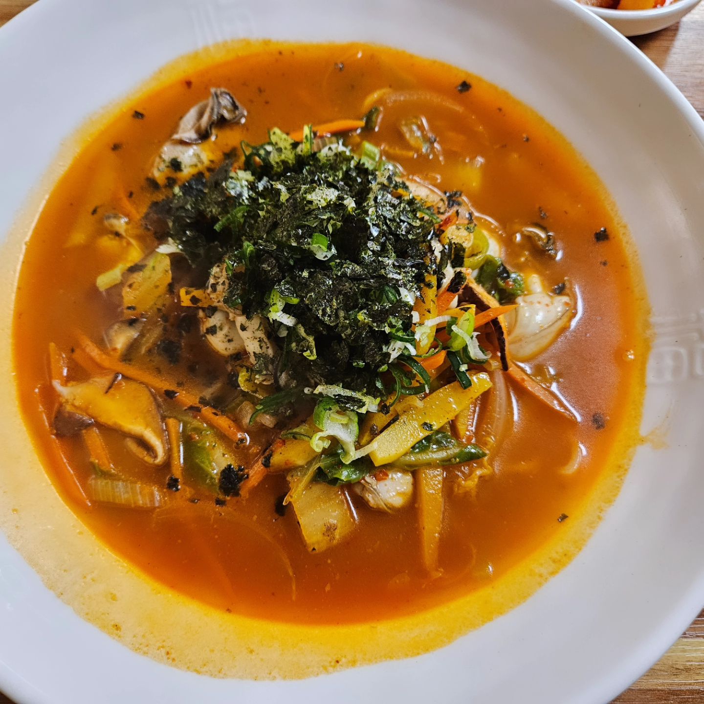 #점심
#일상

지인이 소개해준  #칼국수 맛집
탱글탱글 굴에  시원한 육수로  얼큰한 칼국수
#맛집인정  맛있게  잘먹었습니다 
바다보며  눈도 호강 😉😉 낙지구입

#ok치킨
#ok치킨칼국수
#닭칼국수
#보령굴칼국수
#보령성주맛집
#보령현지인맛집
#대천항
#보령칼국수맛집
#지역맛집
#칼국수끝내줌
#맛집
#소통
#냠냠
#산낙지