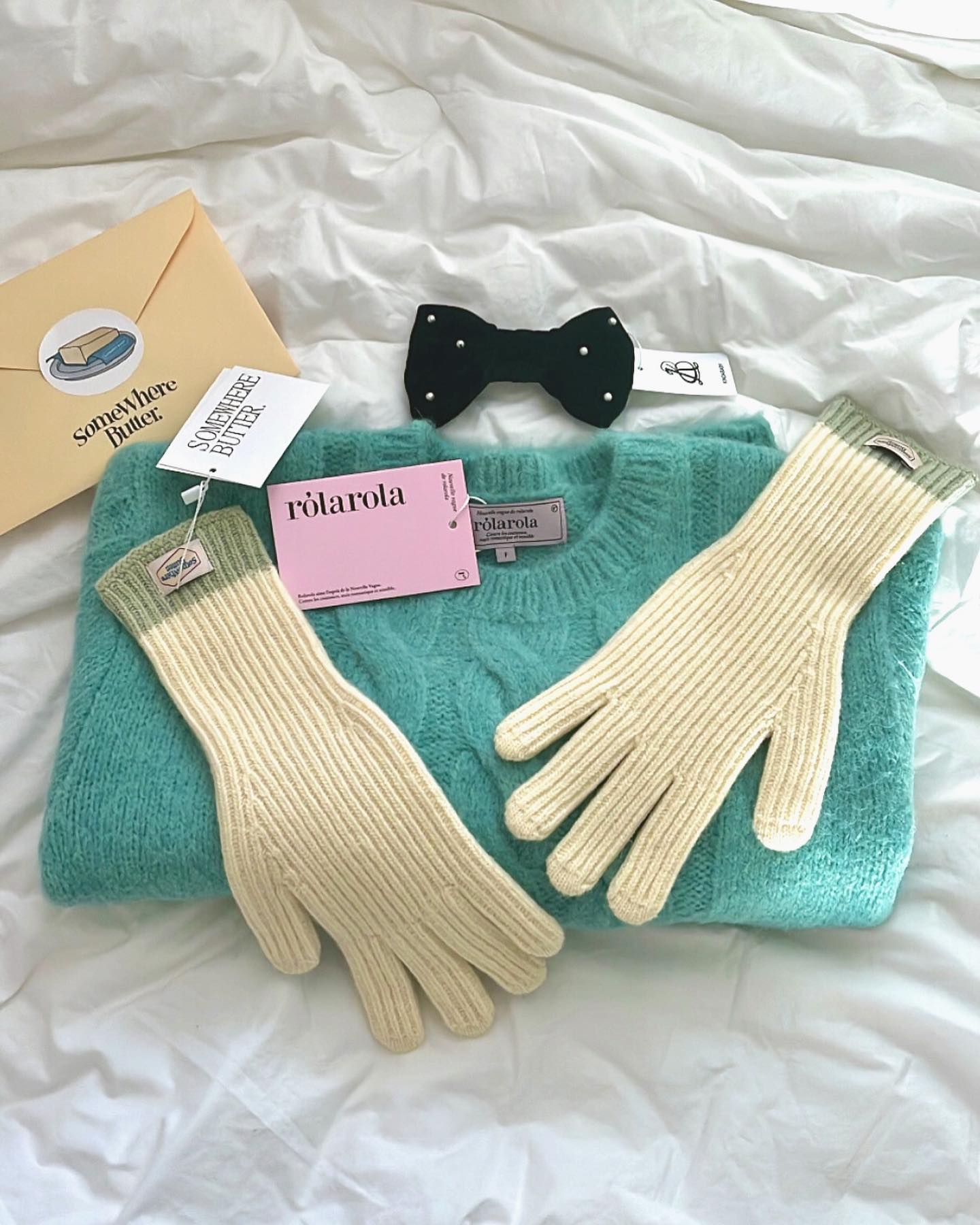 네에~ 월동 준비는 미리미리 하는 것이라 들었습니다.. 람즤🐿️🌰 🧤🧣🧶🧵🪡 앞으로도 사고싶은 것들이 참 만흔데요… 한 번에 사는 게 아니라 하나씩 조금씩 사면…. 괘찮지 않을까여 ? 😅 오 ㅐ 이렇게 예쁜 아이들이 많은거져.. 그건 그렇고, 빨리 코트에 입고 싶네요🥺 겨울이 아주 잠깐만 왔다가 빨리 갔으면 좋겠어요 ㅎ 추운 건 싫고든!!