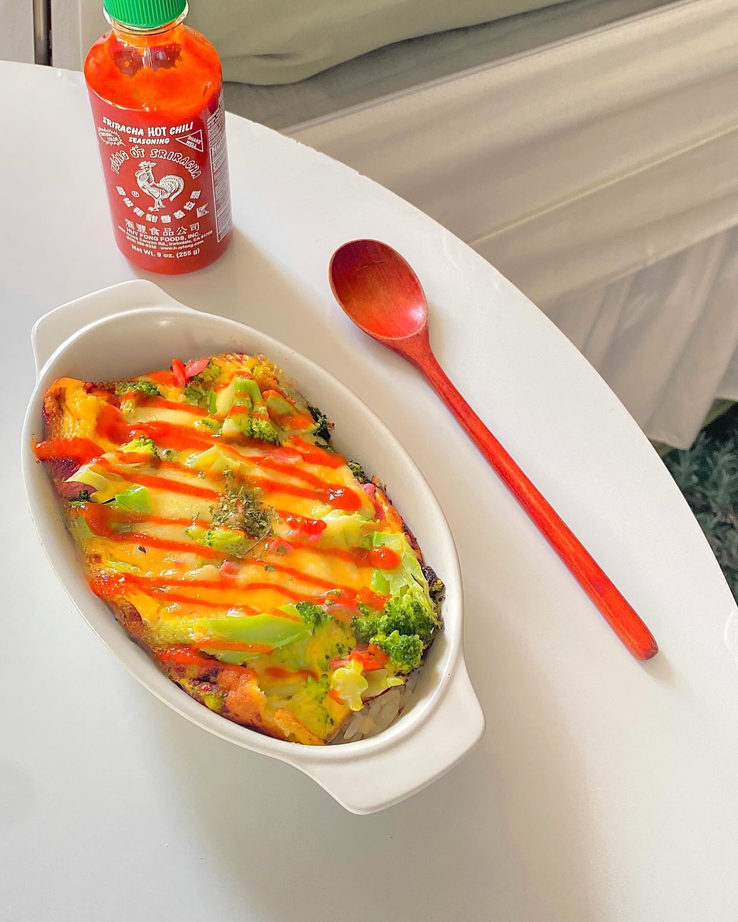 🍽오늘의 메뉴🍽 ---> 양배추오믈렛덮밥
.
.
👩‍🍳💬 요즘 >나름< 클린식한다고 주장하는 중이라 만들어봤습니다 하하 현미밥에 양배추 브로콜리 닭찌 넣고 만든 오믈렛올려 스리라차 소스 휘리릭 뿌리면 완성인 초!간단 덮밥🤤치즈 넣고 싶었는데 피자치즈가 다 떨어져서 못넣은 것이 천추의 한••
.
.
#먹팔 #먹팔맞팔 #다이어트식단 #다이어트레시피 #다이어트식단공유 #다이어트 #요리계정맞팔 #요리스타그램 #요리레시피 #요리그램 #자취요리 #자취요리레시피 #자취요리그램 #자취요리스타그램 #집밥일기 #집밥 #집밥그램 #집밥요리 #요리맞팔 #먹팔해요 #먹팔환영 #먹팔소통 #먹팔하면맞팔 #훔쿡 #홈카페 #홈스토랑 #홈브런치 #집밥레시피 #집밥메뉴