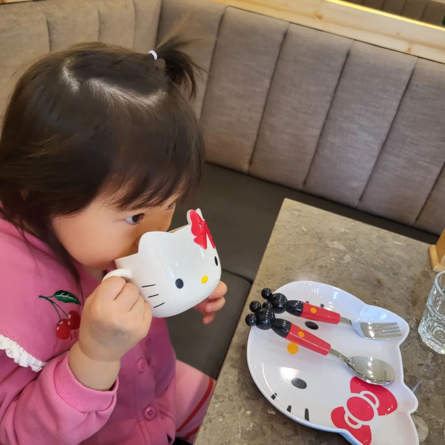 #협찬
 뚜띠쿠치나 의정부점.

무얼 먹으러 왔을까요❓😮
화덕피자랑 이태리정통 파스타먹으러 뚜띠쿠치나.

파스타양이 조금 작은 듯 하지만, 분위기좋고
깔끔해서 편하게 먹을 수 있늣 곳이에요︎

화덕피자 죠아🍕❤