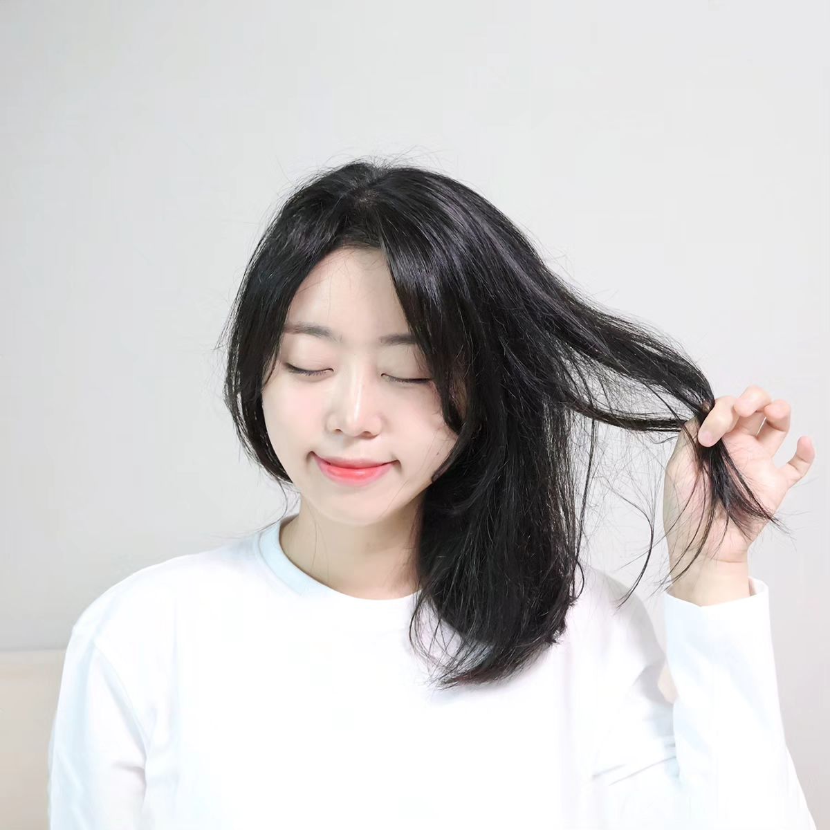 #광고
힘없고 부스스한 머릿결이 겨울이라 더 엉망이에요😥
매일 샵 가기는 부담스러우니까
그레이트헤어 힘있는트리트먼트로 헤어클리닉해요💙

강남 헤어살롱에서 실제 사용하는 제품이인데요.
영양성분 75가지를 담아 에센스 함유량이 무려 97%인 폭탄트리트먼트예요!
크림 제형에서 문지르면 워터드롭 에센스로 바뀌어
촉촉하게 수분과 영양을 듬뿍! 채워줘요!
노워시 타입이라 헹굴 필요도 없이 간편하고,
흡수와 스팀, 영양, 코팅관리를 한 번에 해주니까 든든하잖아요!

빠르게 스며들어 차분하게!
모발이 힘이 생긴 것 같아 탄탄해보이는 거 있죠?
스타일링을 하지 않아도 매끄럽고 윤기가 더 나는 느낌이라
만족스럽게 사용 중이에요! 💙
내 머릿결 구제해줄 헤어트리트먼트!
그레이트헤어 힘있는트리트먼터 만나보셔용! 😁

greathair_official
#레이트헤어 #스팀클리닉 #헤어에센스 #트리트먼 #노워시트리트먼트 #에센스트리트먼트 #모발강화 #노워시 #모발강화트리트먼트 #영양# 홈쇼핑 #스팀트리트먼트 #폭탄트리트먼트 #트리트먼트추천 #힘주는트리트먼트 #손상모 #단백질 #스팀