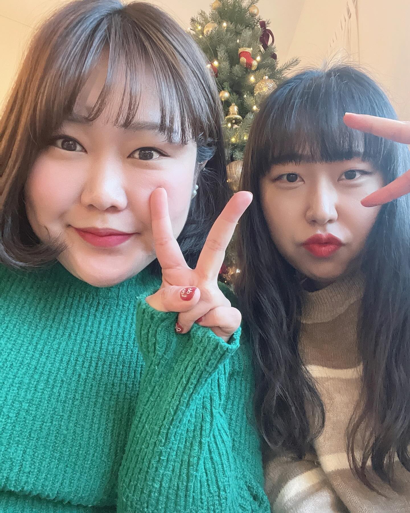 20240113 카페가서 신나게 셀카만 연달아 찍고옴 ..💚🤍