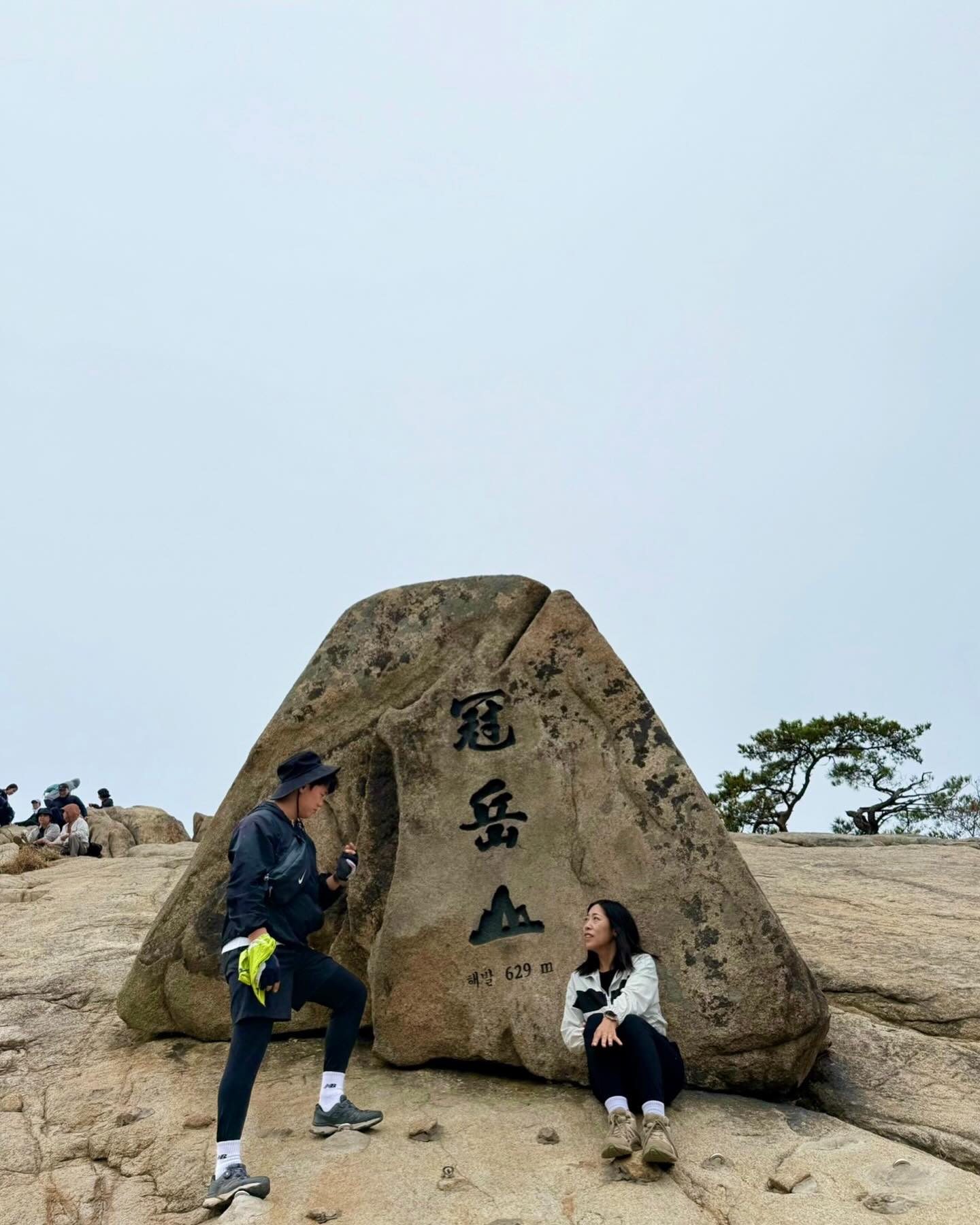 자기랑 간만에 #등산 
사진작가 지훈이고맙다잉☺️
간만에 사당능선 타고 힐링해서 좋네
#단풍 구경 좋아♥️
다음엔 어디산 갈까여보?🫶
.
.
.
.
#등산스타그램 #등산하는여자 #등산하는남자 #오등완