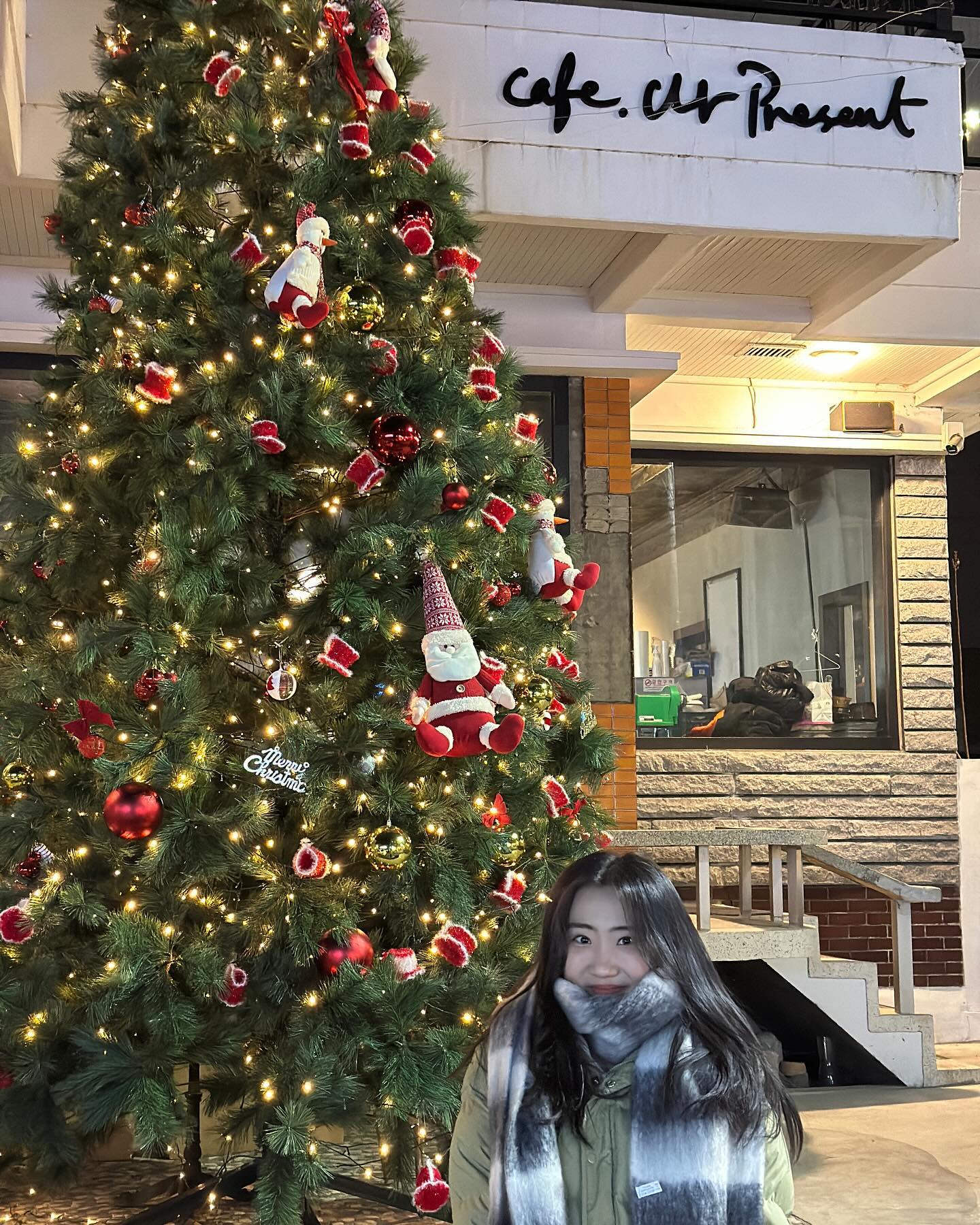 커피로 가득했던 1.2월 이요″̮

이제 비로소 커피 사장으로서의 입문 완료한 마지막 달.
커피로 찾아주시고 배울 수 있고 만날 수 있었던 다양한 경험들

24년도 한해는 커피의 끝을 보고 
사업의 입문까지 완료하는 해가 되길♥

한달 동안 주구장창 외쳤던 주문
❝ 100 million per month ❞
이루어져라 ო̤̮